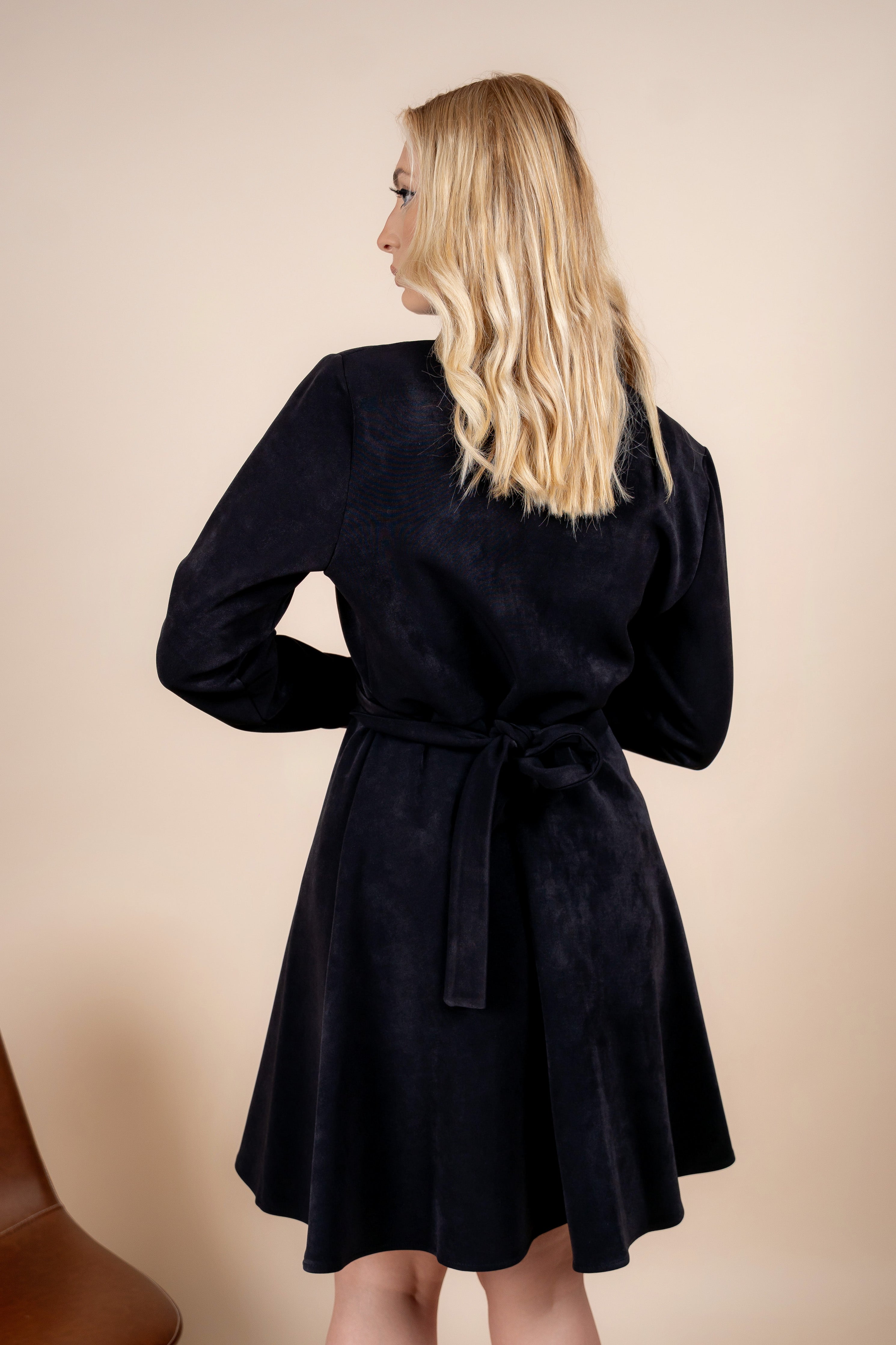 Aveline – crna haljina od toplog velura