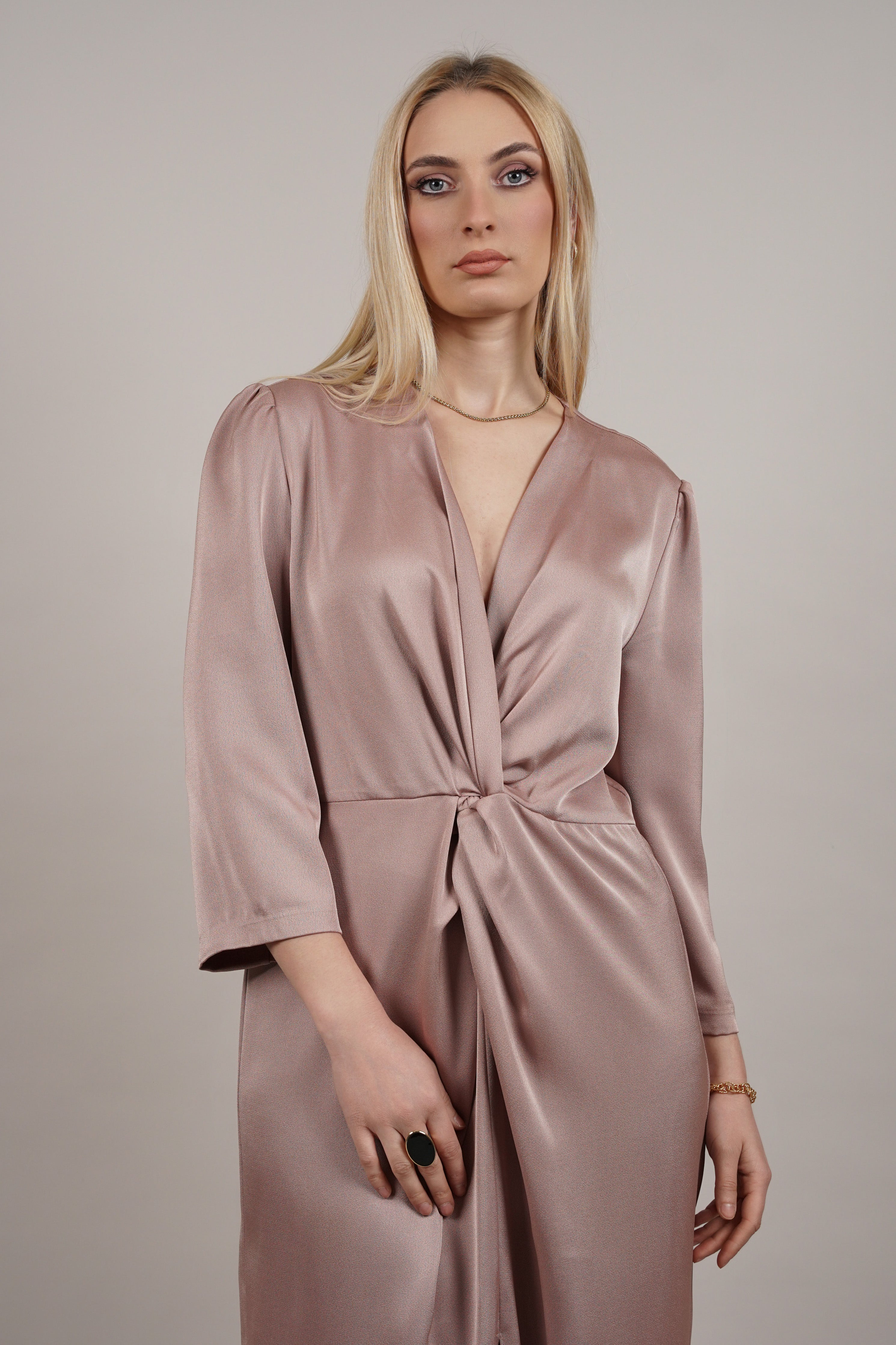 Lunaria - elegantna satenska bež midi haljina