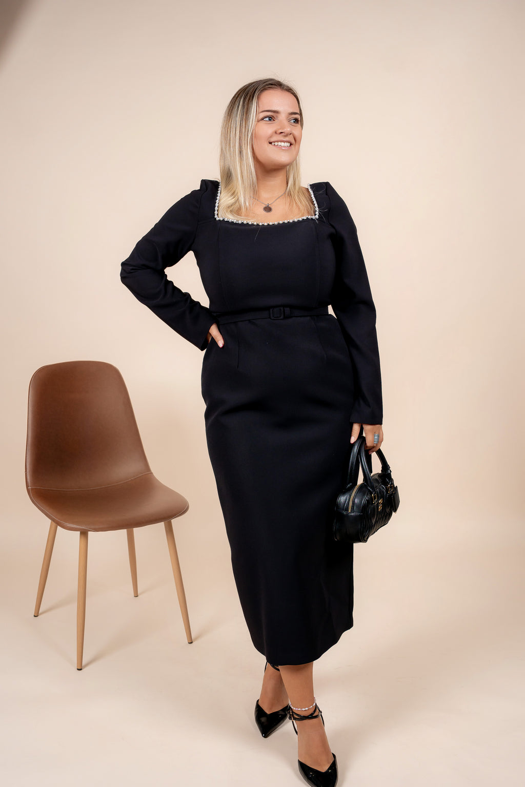 Grace – sofisticirana midi haljina s ukrasnim detaljima
