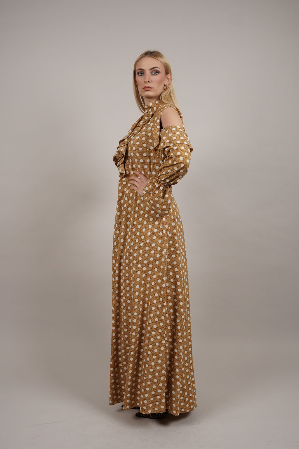 Golden Polka – elegantna haljina sa volanima