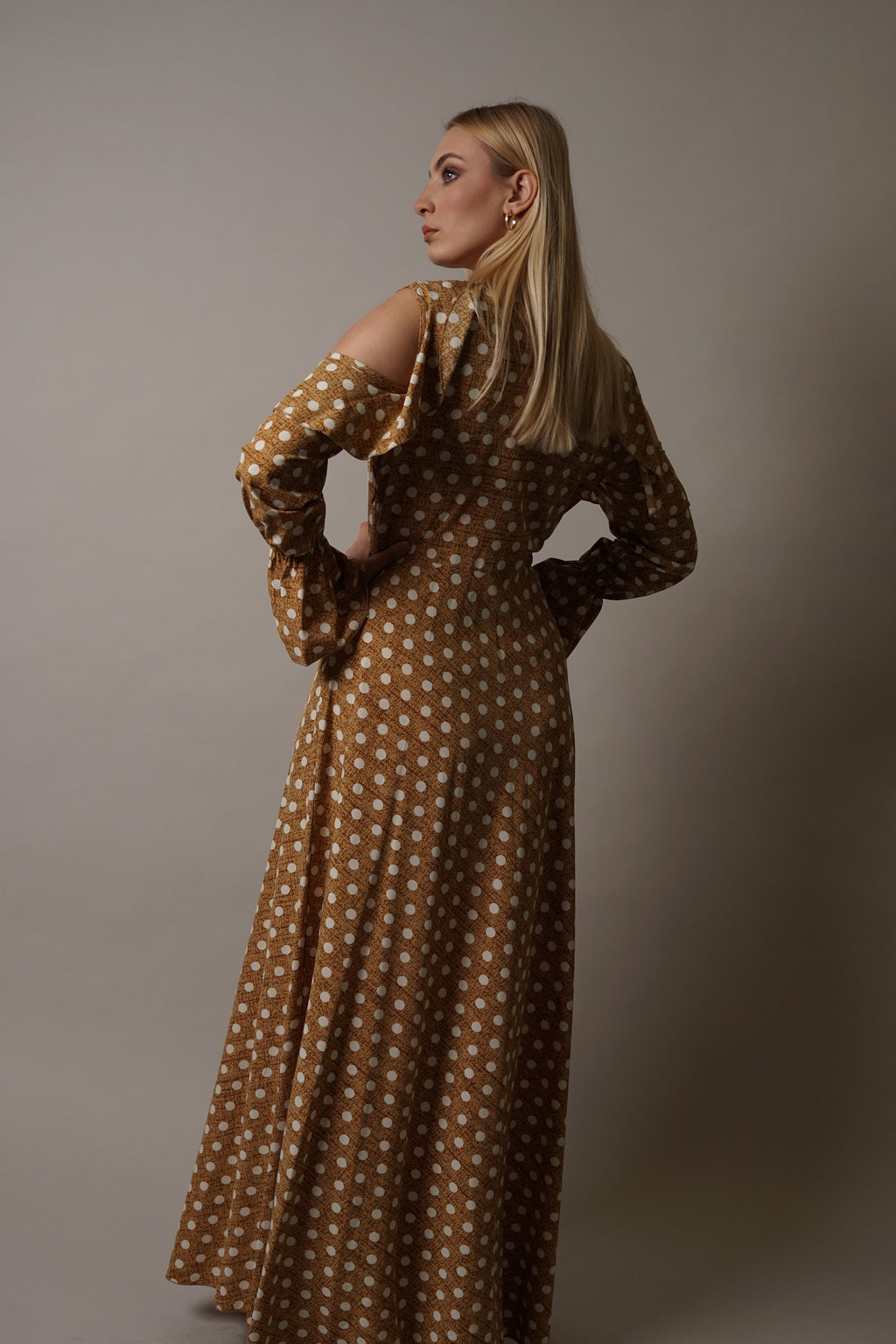 Golden Polka – elegantna haljina sa volanima