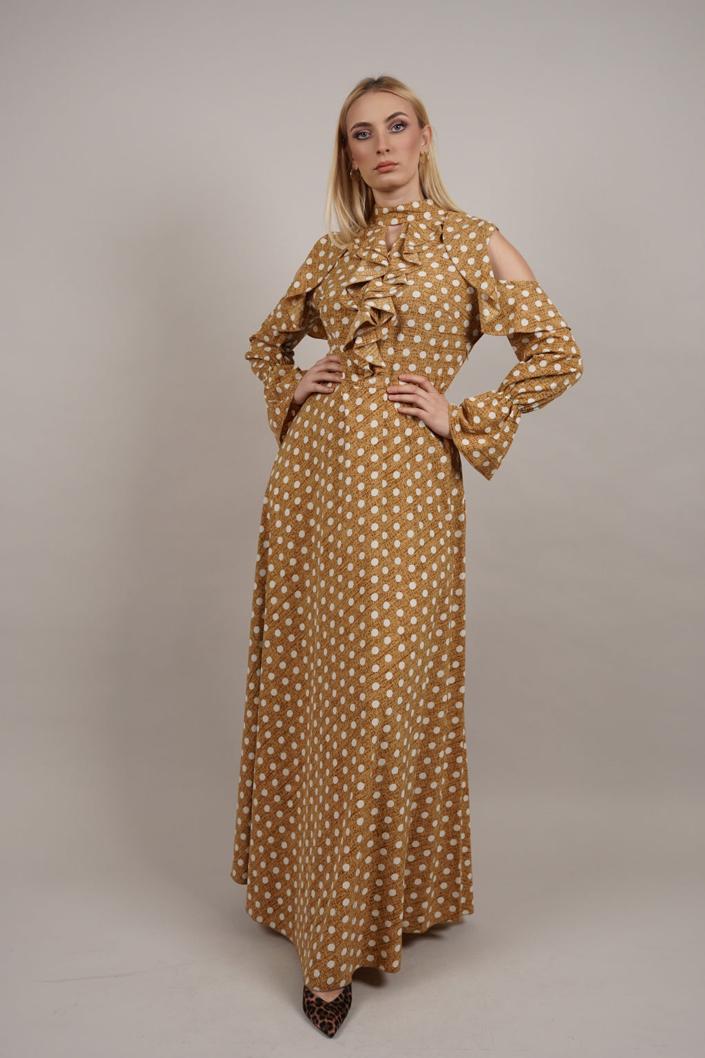 Golden Polka – elegantna haljina sa volanima
