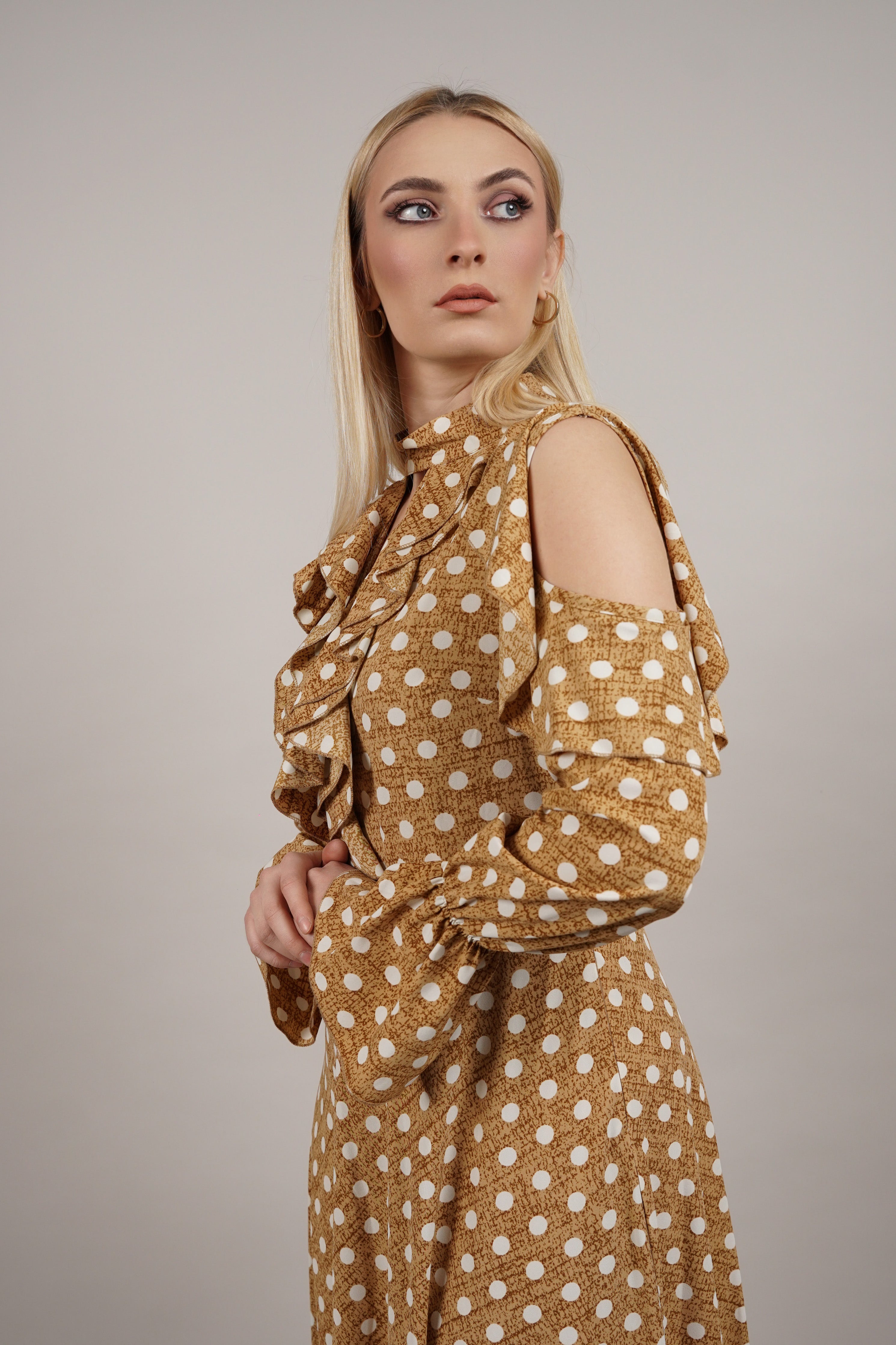 Golden Polka – elegantna haljina sa volanima