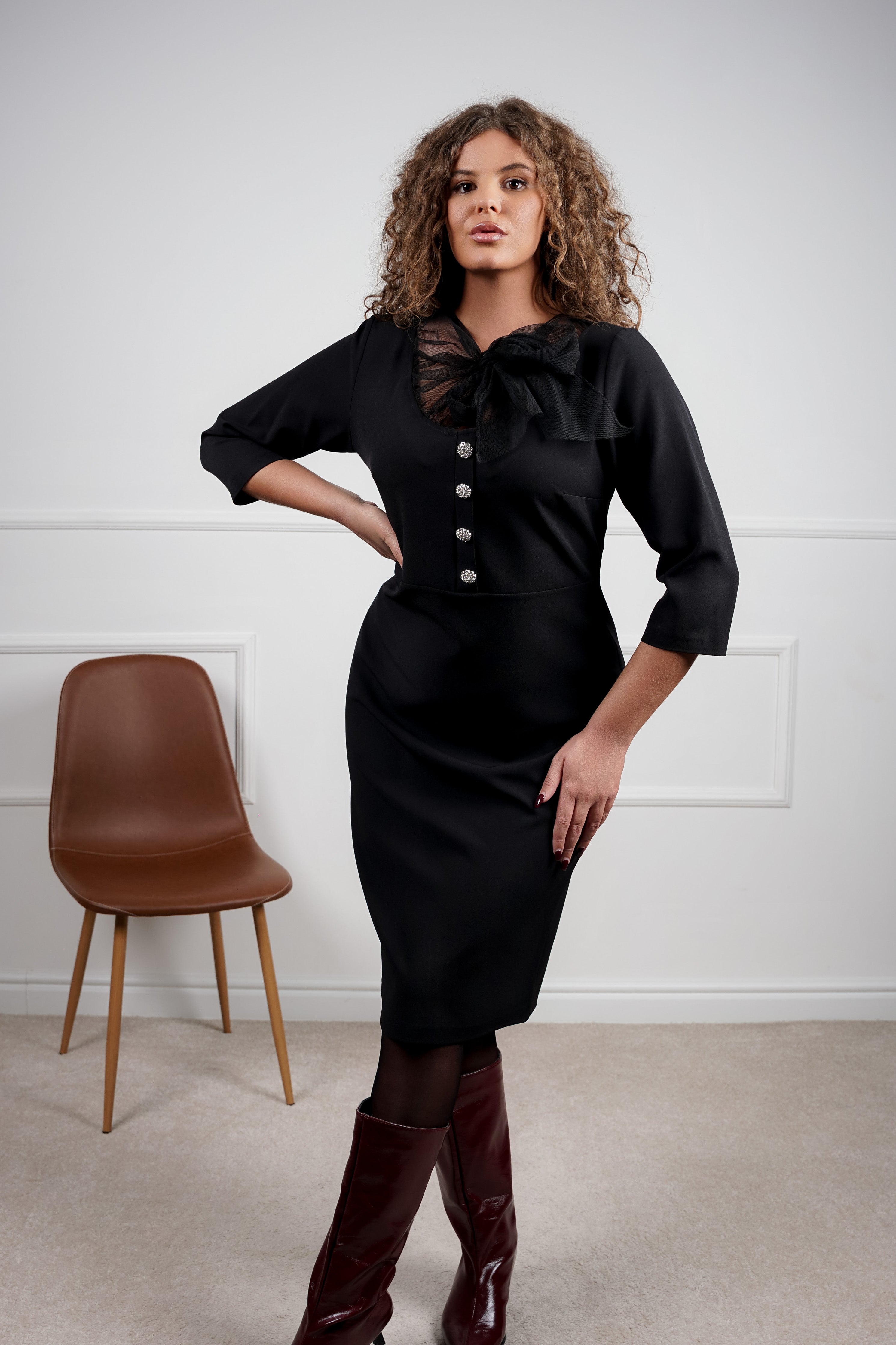 Celeste haljina – crna elegancija sa srebrnim akcentima