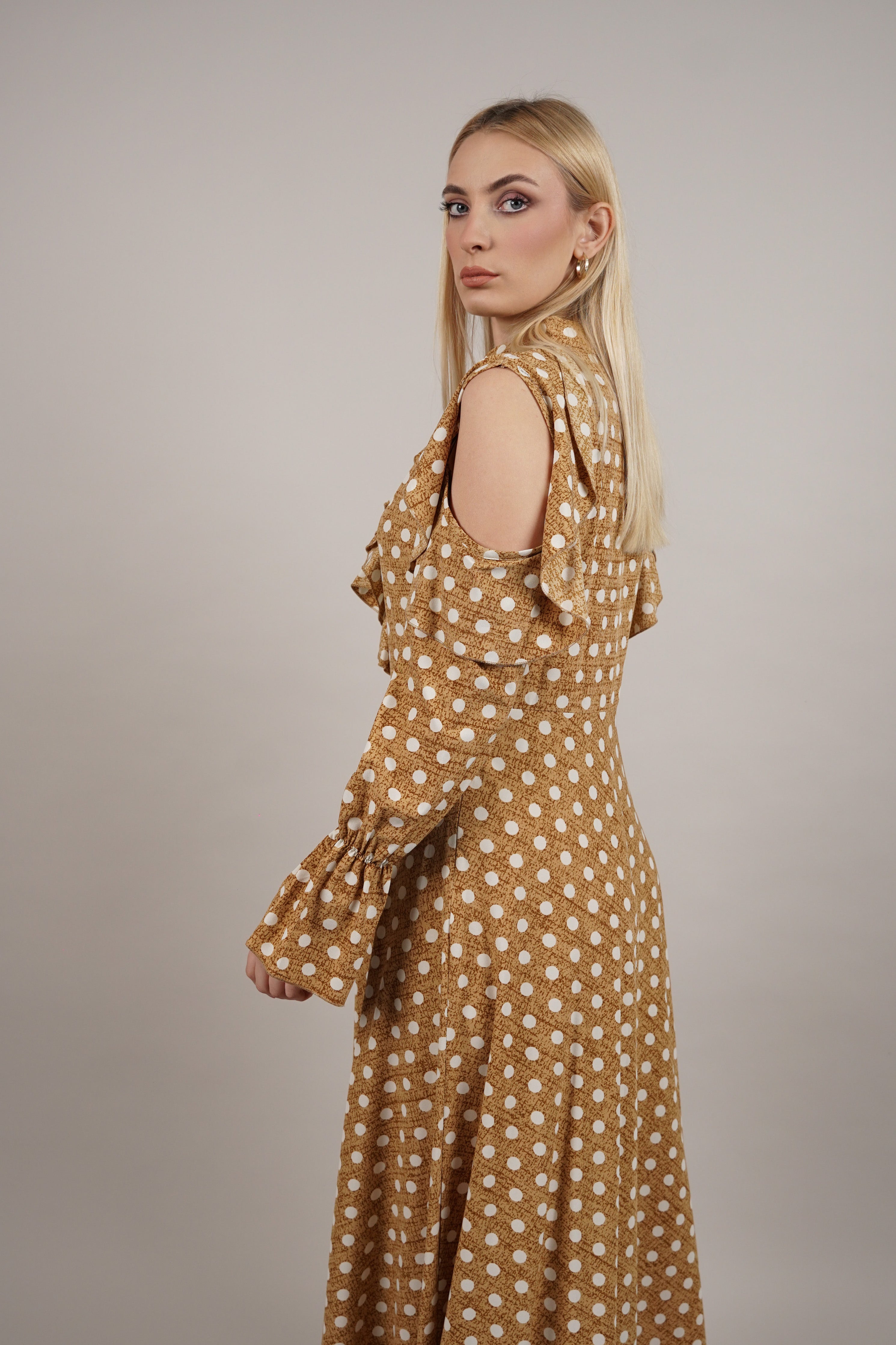 Golden Polka – elegantna haljina sa volanima