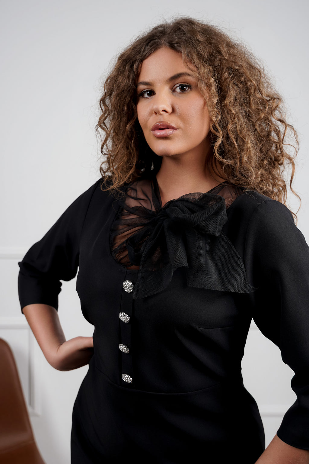 Celeste haljina – crna elegancija sa srebrnim akcentima