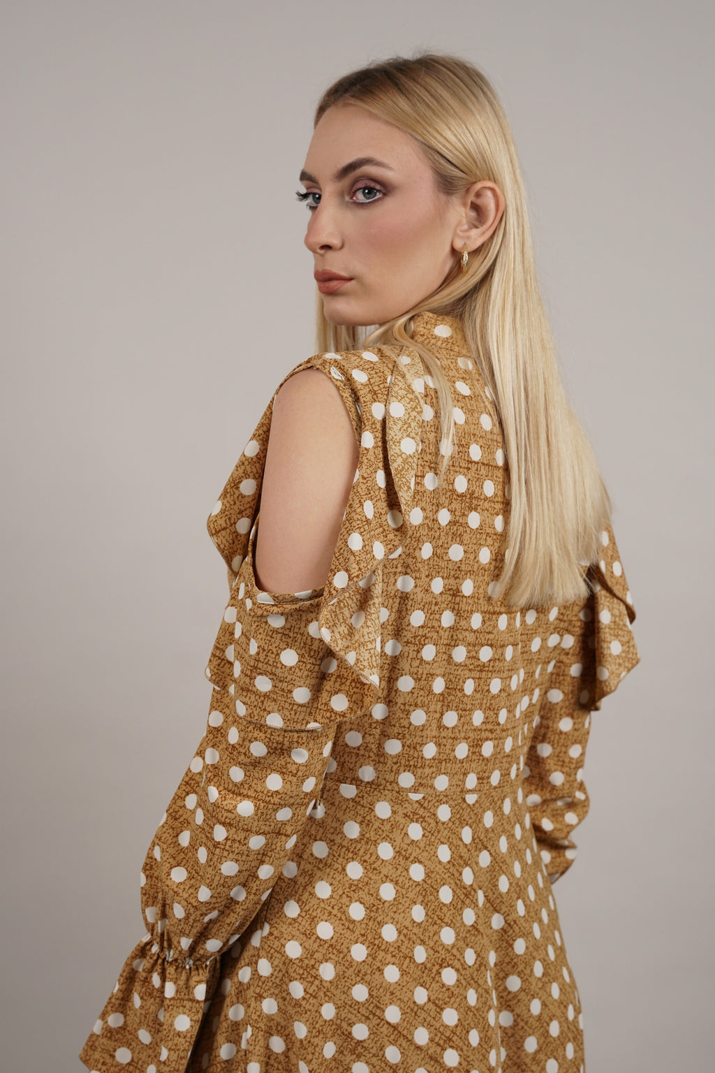 Golden Polka – elegantna haljina sa volanima