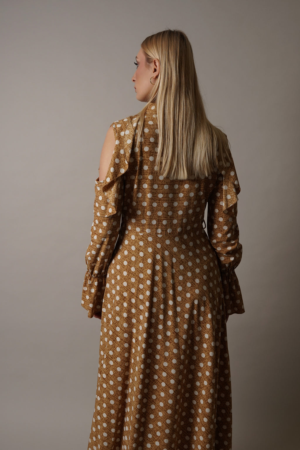Golden Polka – elegantna haljina sa volanima