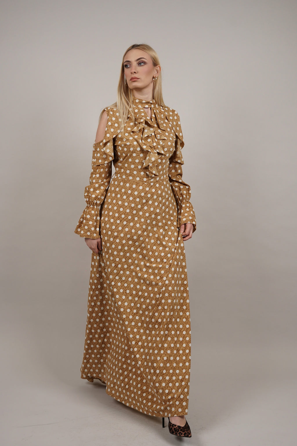 Golden Polka – elegantna haljina sa volanima