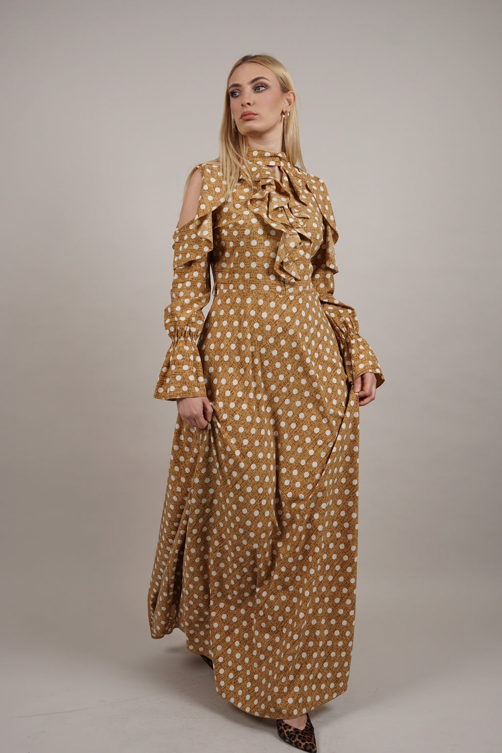 Golden Polka – elegantna haljina sa volanima