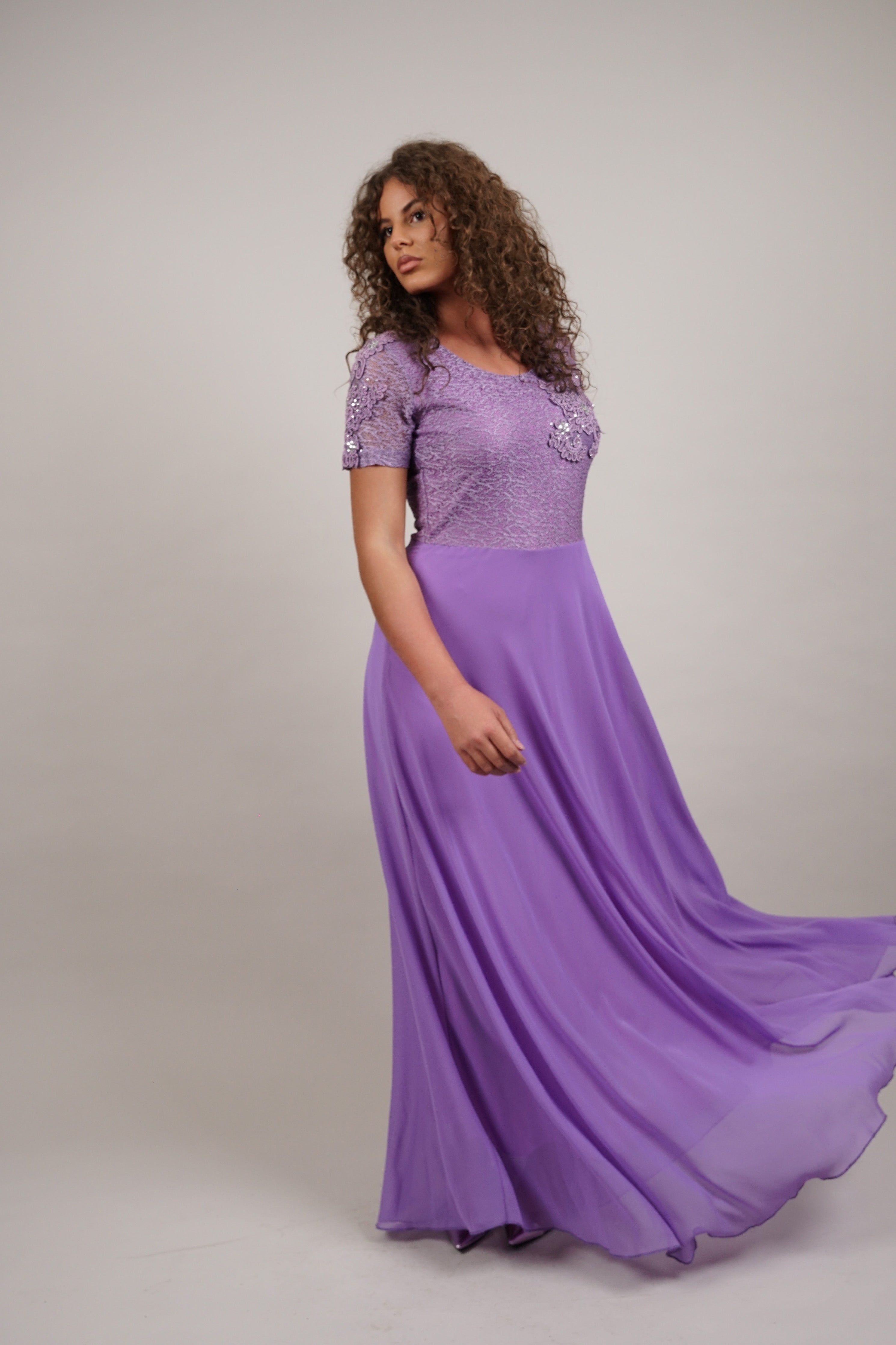 Angie - maxi haljina sa izvezenim detaljima