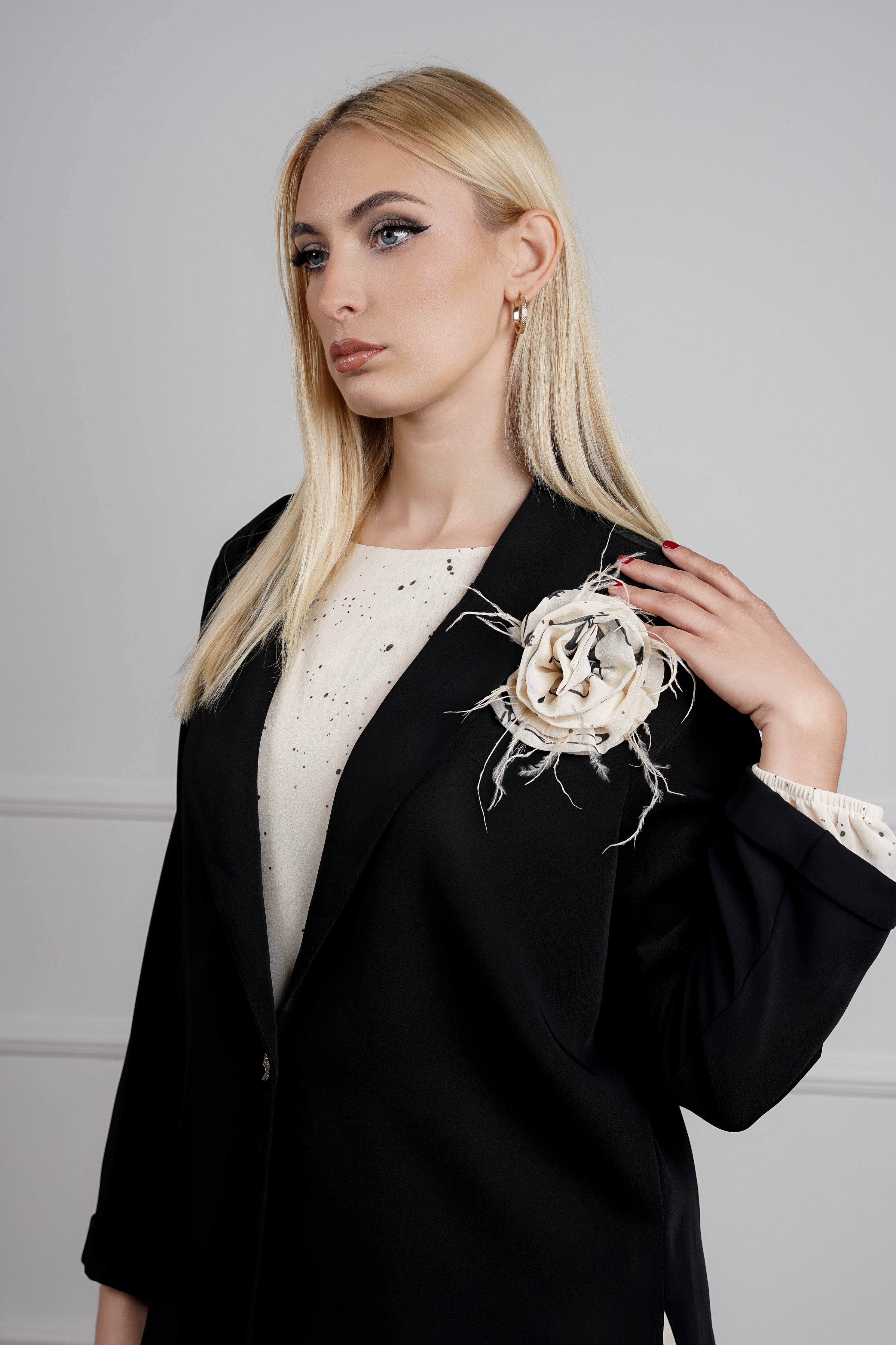 Noelle komplet – profinjena elegancija u prljavo bijeloj