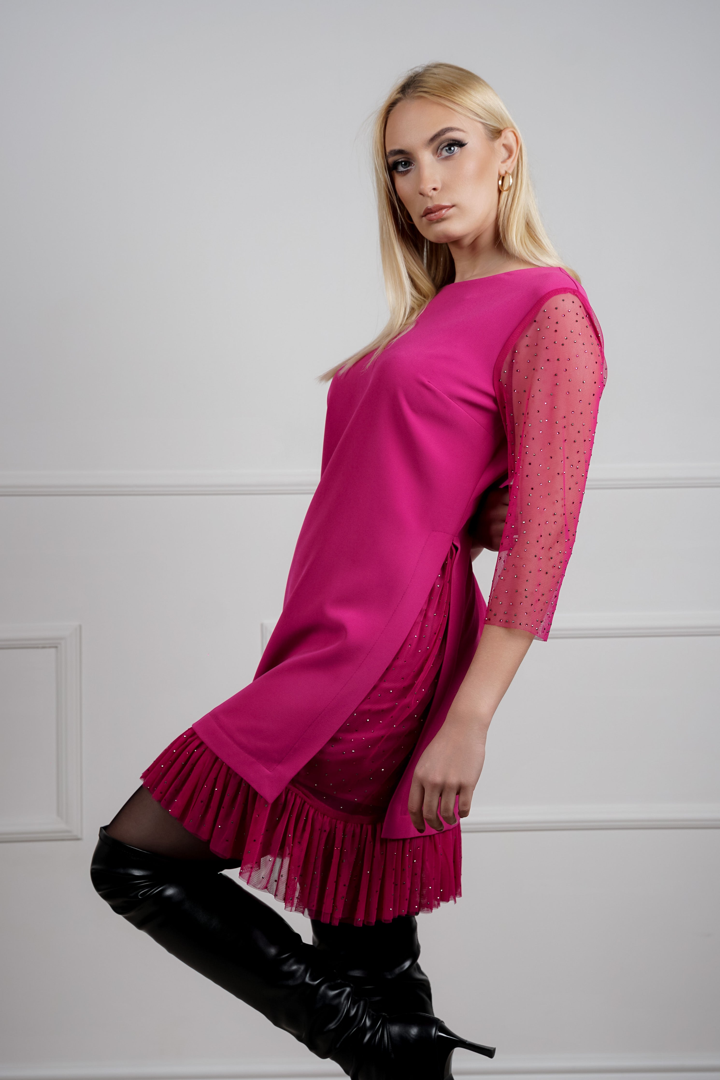 Mona haljina – statement komad za posebne trenutke