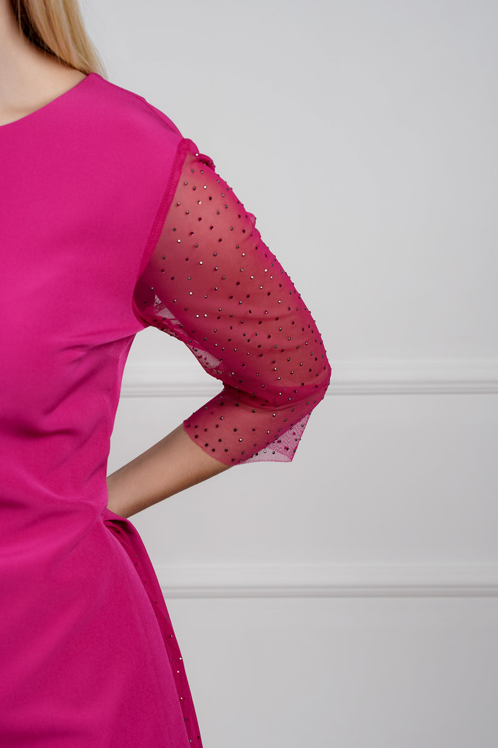 Mona haljina – statement komad za posebne trenutke