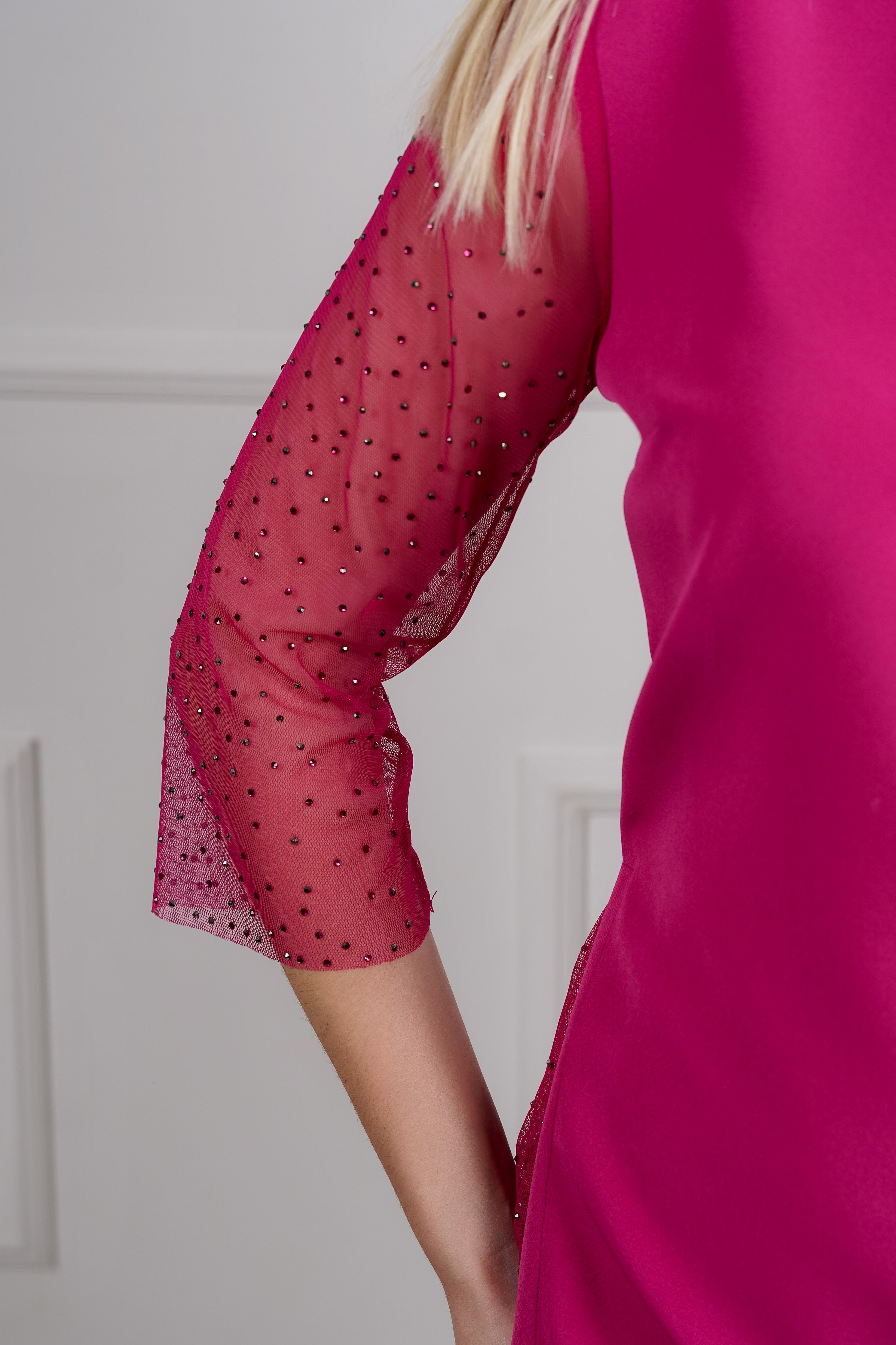 Mona haljina – statement komad za posebne trenutke