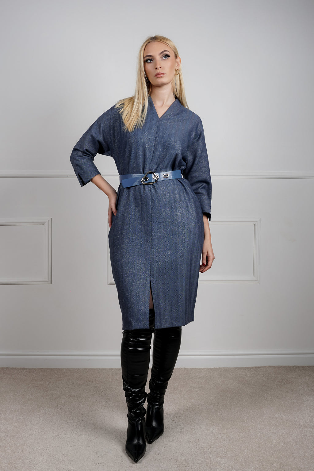 Elora haljina - causal sa profinjenim detaljima u teget nijansi