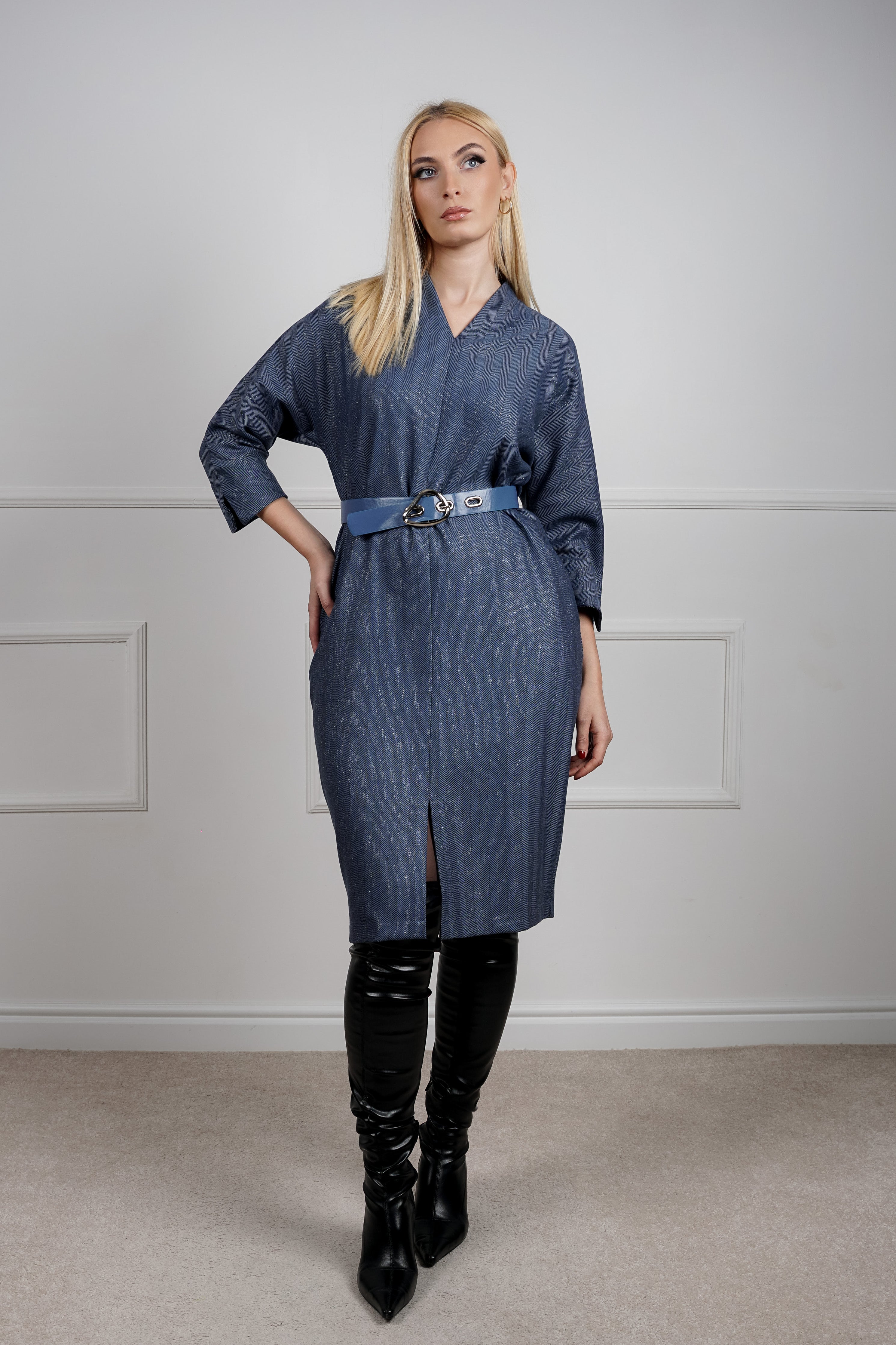 Elora haljina - causal sa profinjenim detaljima u teget nijansi