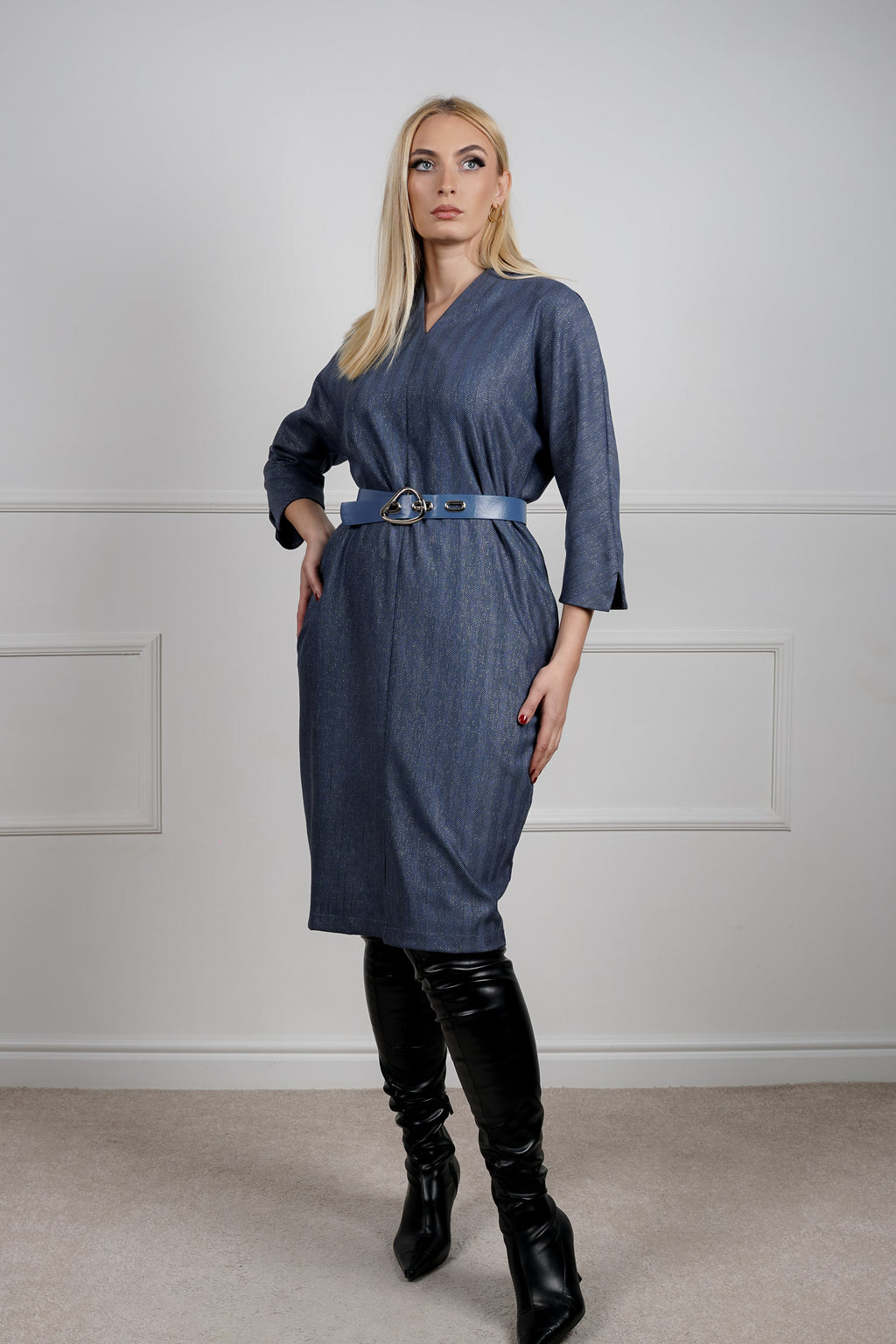 Elora haljina - causal sa profinjenim detaljima u teget nijansi