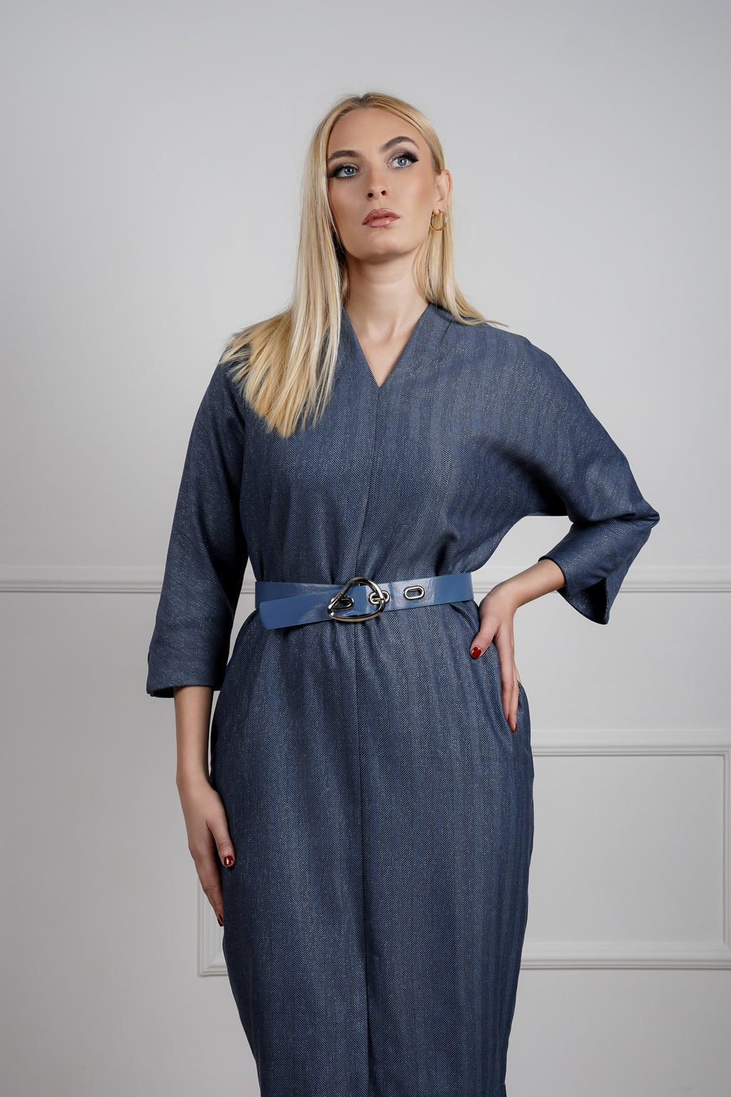 Elora haljina - causal sa profinjenim detaljima u teget nijansi