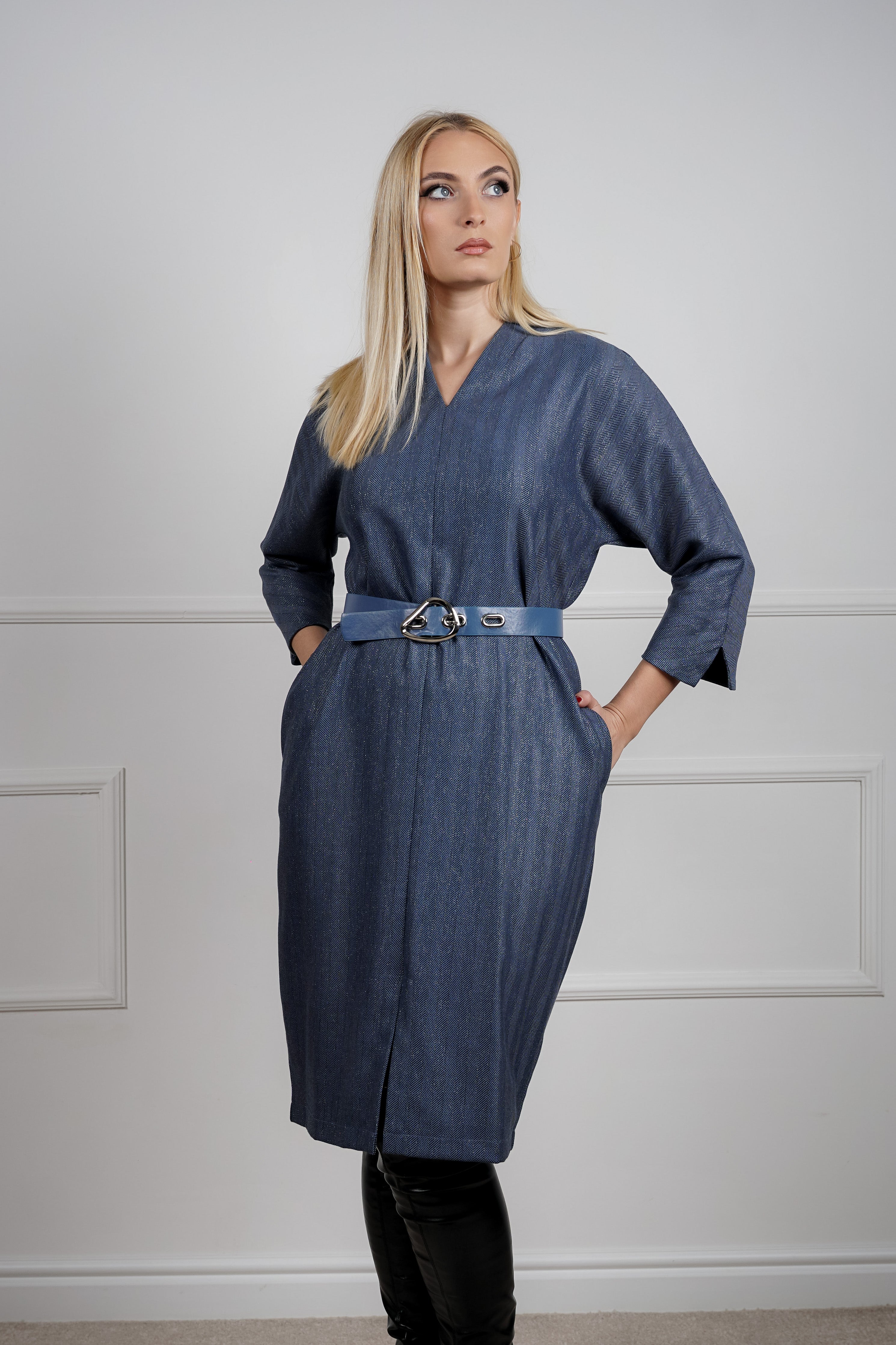 Elora haljina - causal sa profinjenim detaljima u teget nijansi