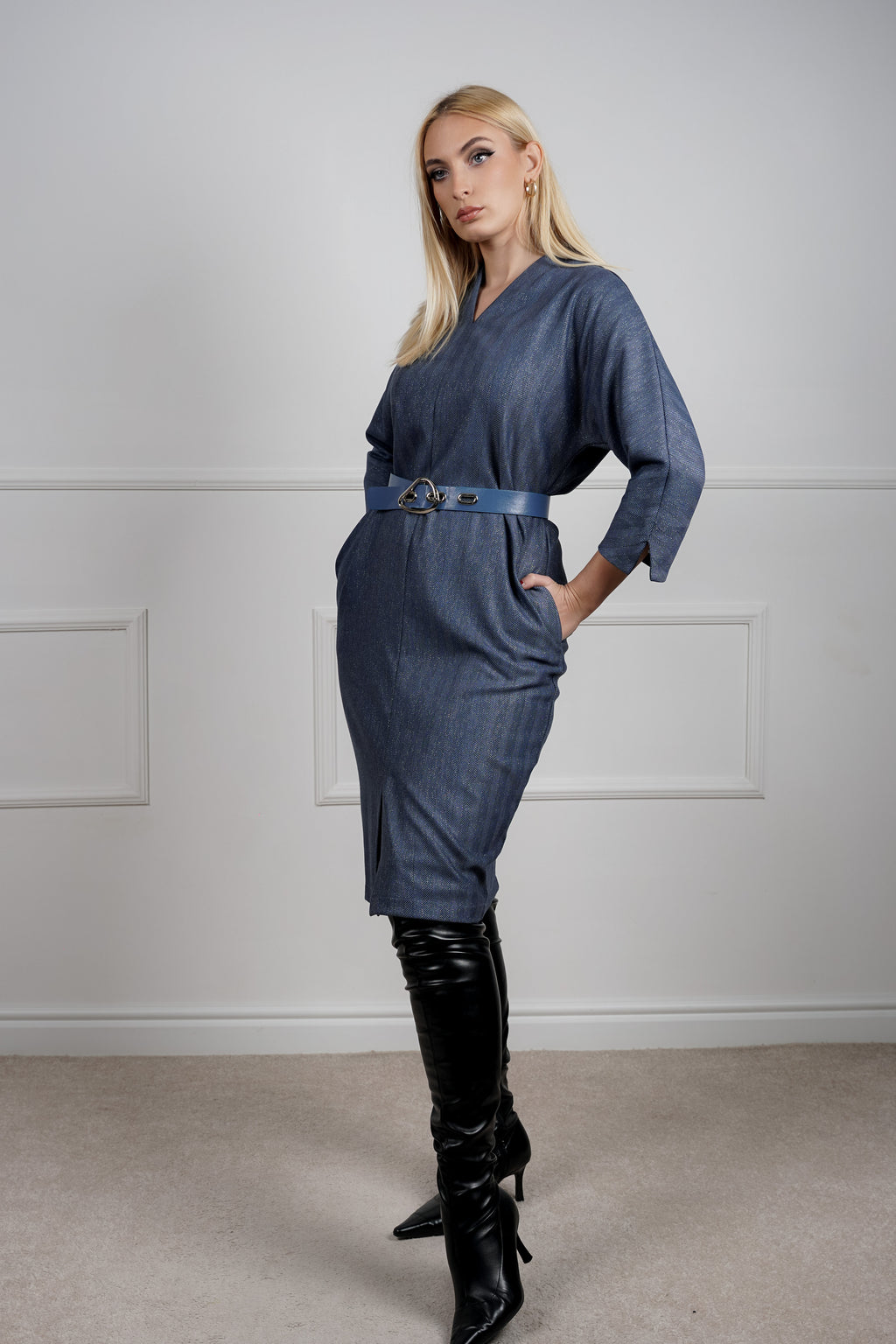 Elora haljina - causal sa profinjenim detaljima u teget nijansi