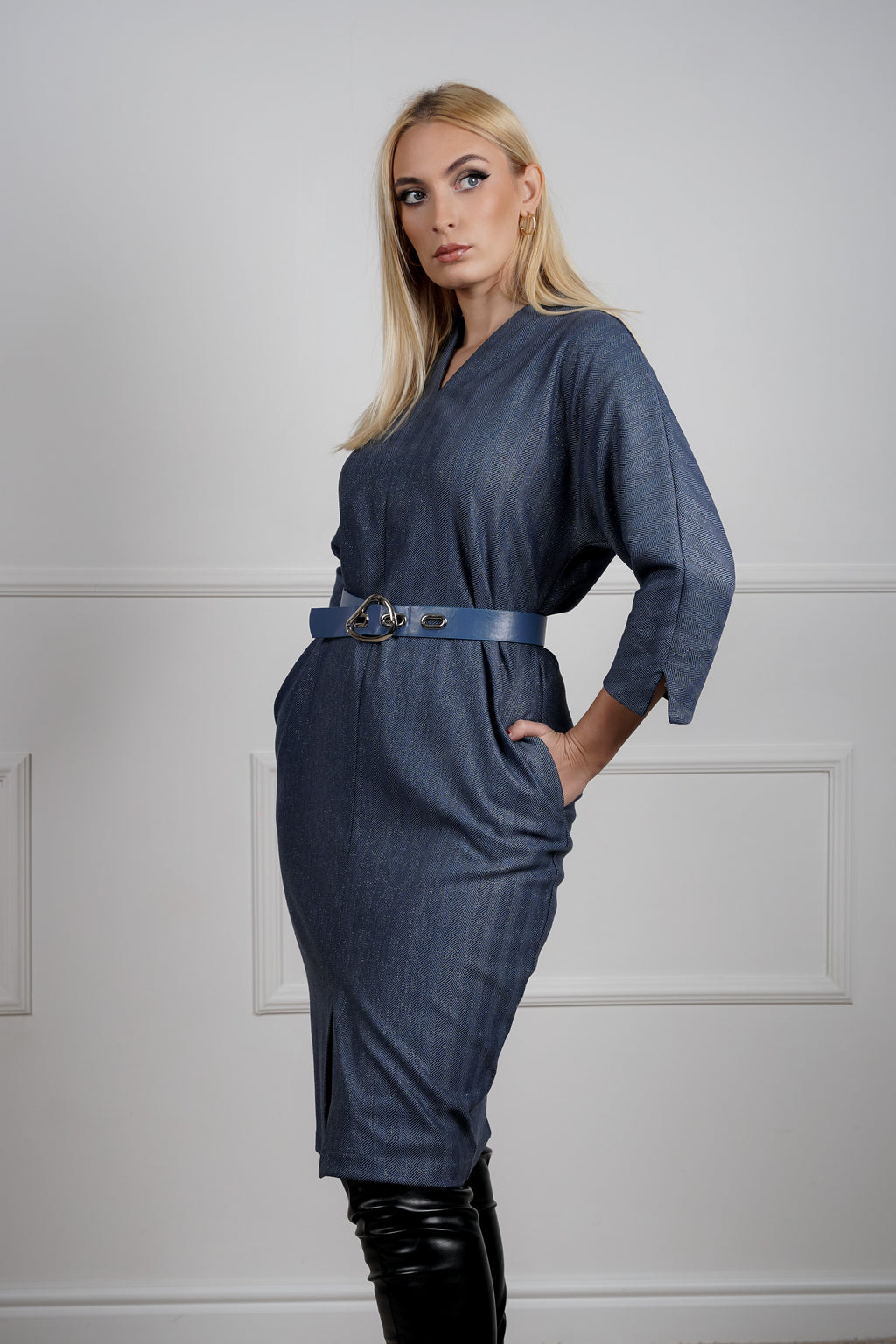 Elora haljina - causal sa profinjenim detaljima u teget nijansi