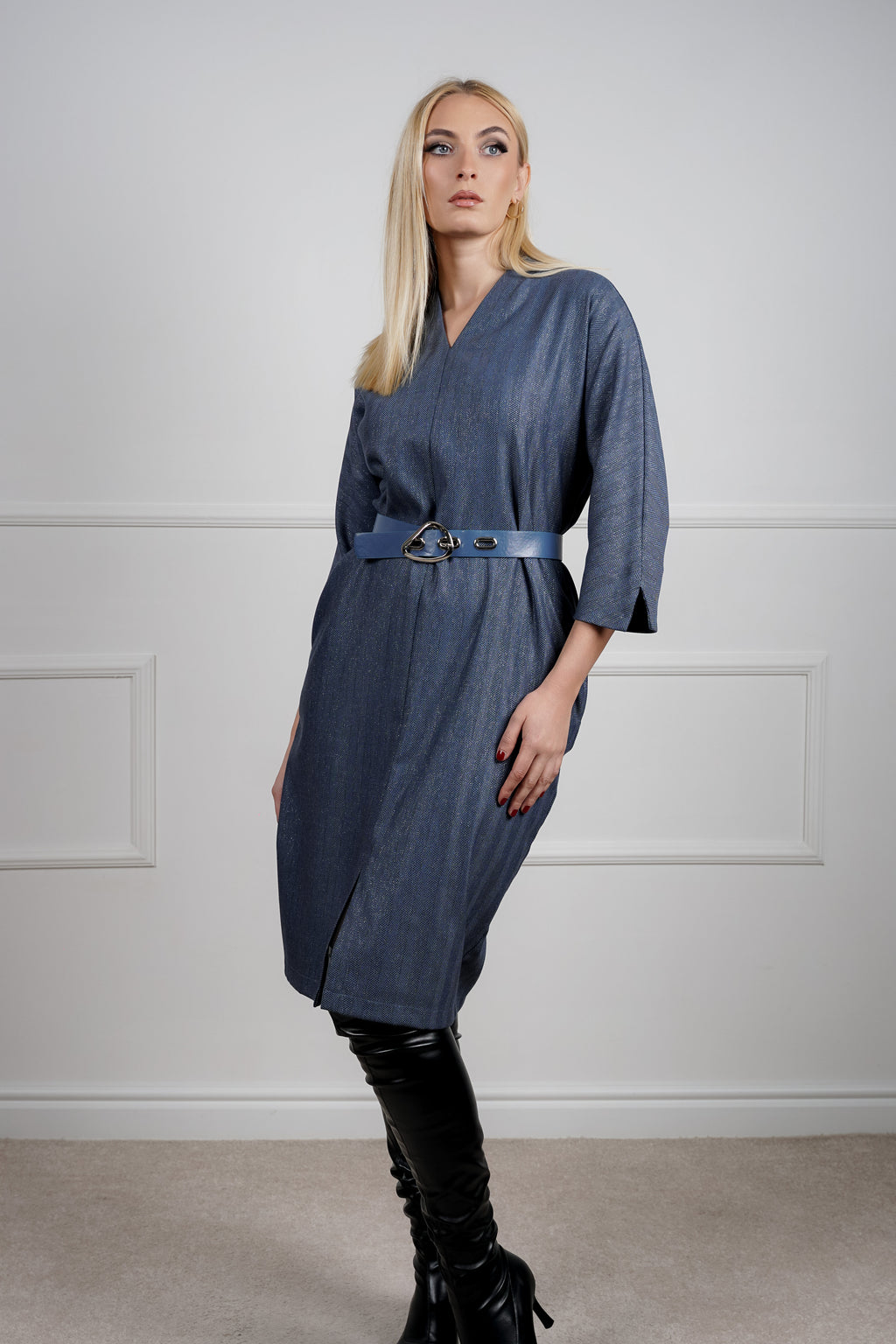 Elora haljina - causal sa profinjenim detaljima u teget nijansi