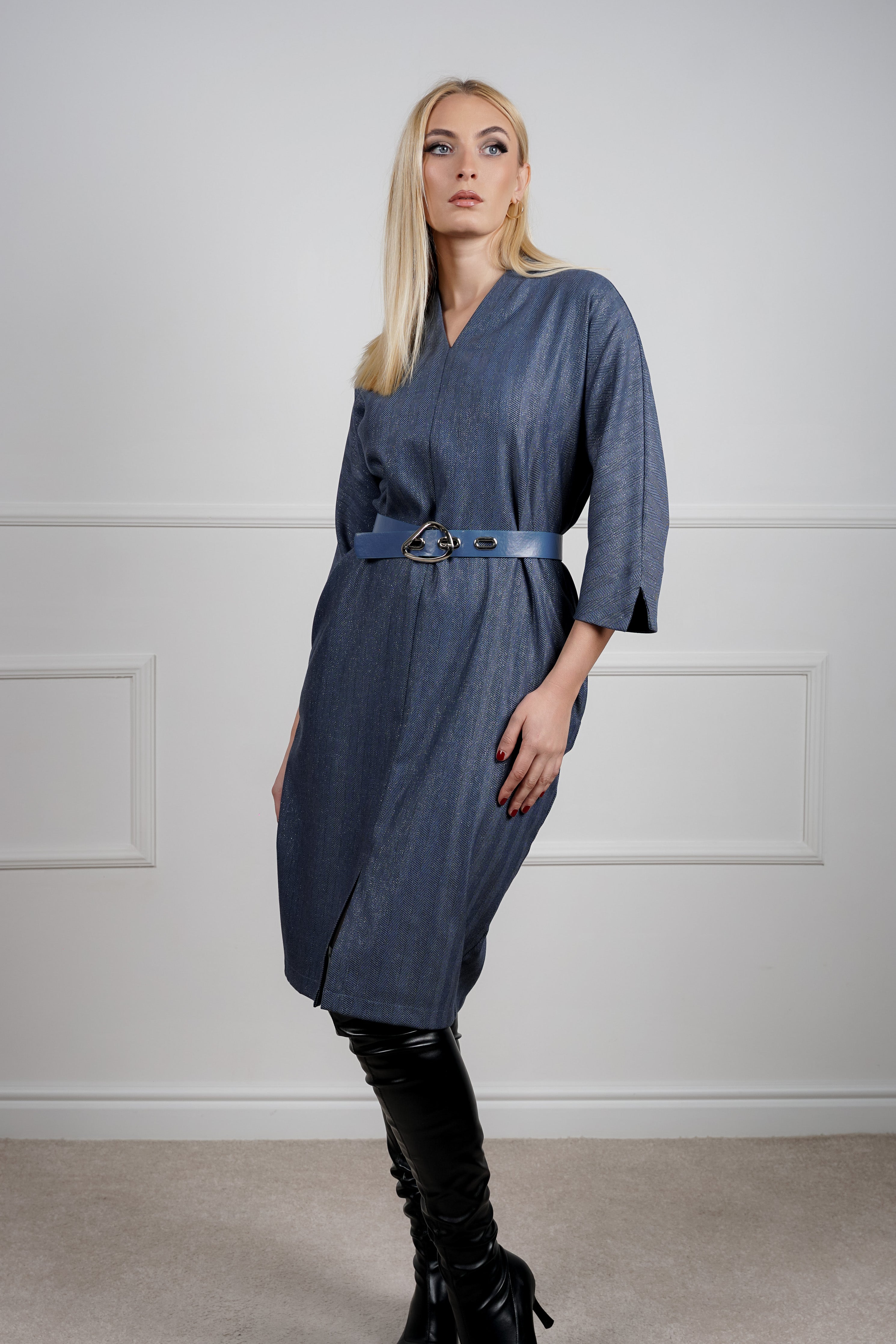 Elora haljina - causal sa profinjenim detaljima u teget nijansi