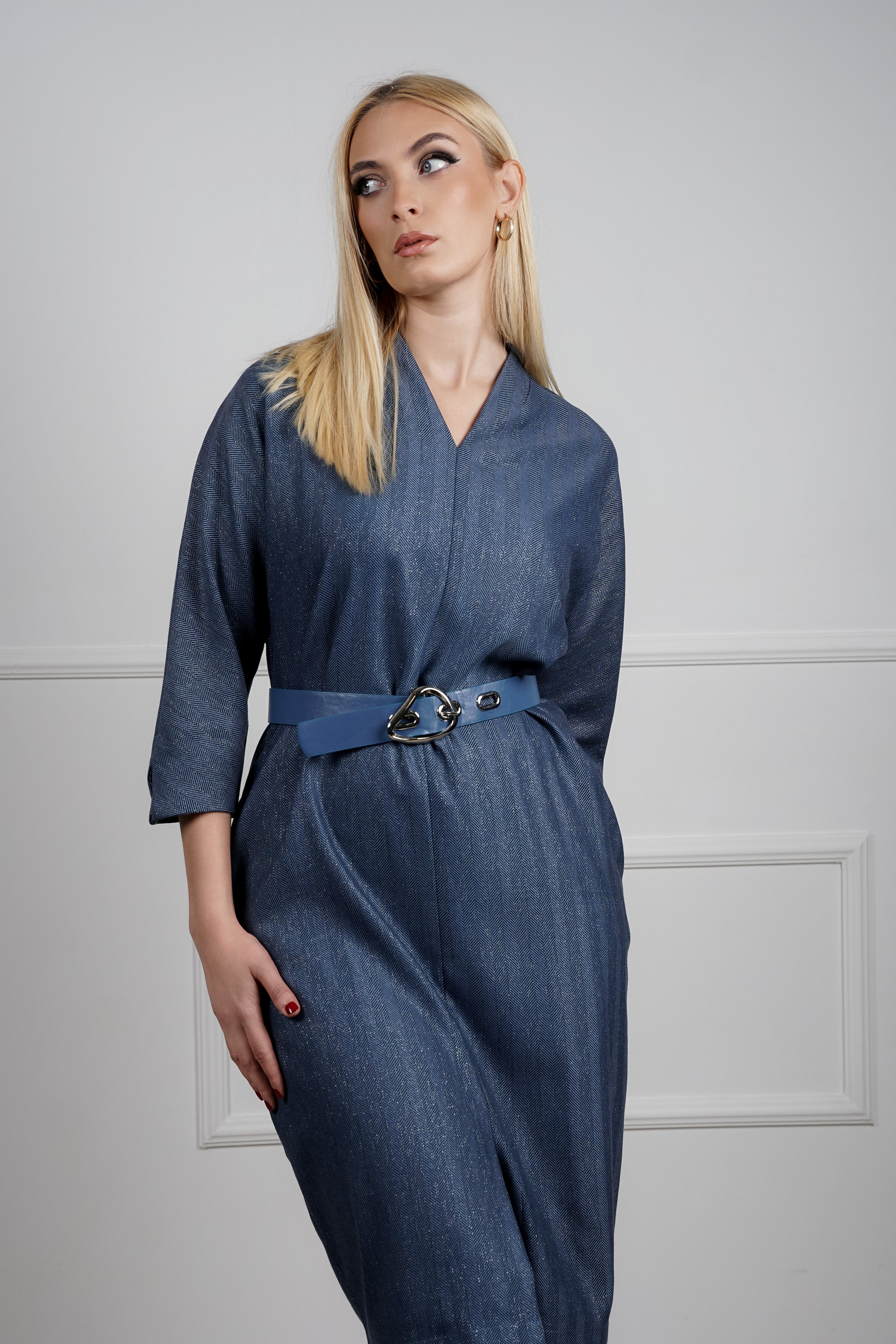 Elora haljina - causal sa profinjenim detaljima u teget nijansi