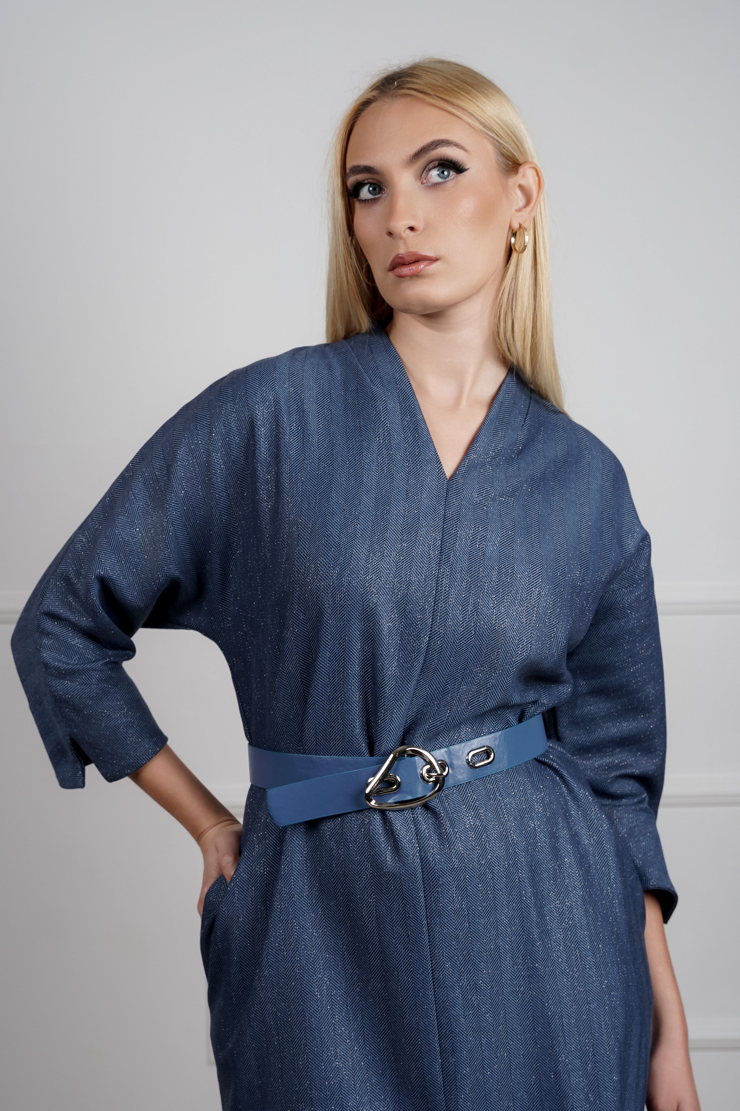 Elora haljina - causal sa profinjenim detaljima u teget nijansi