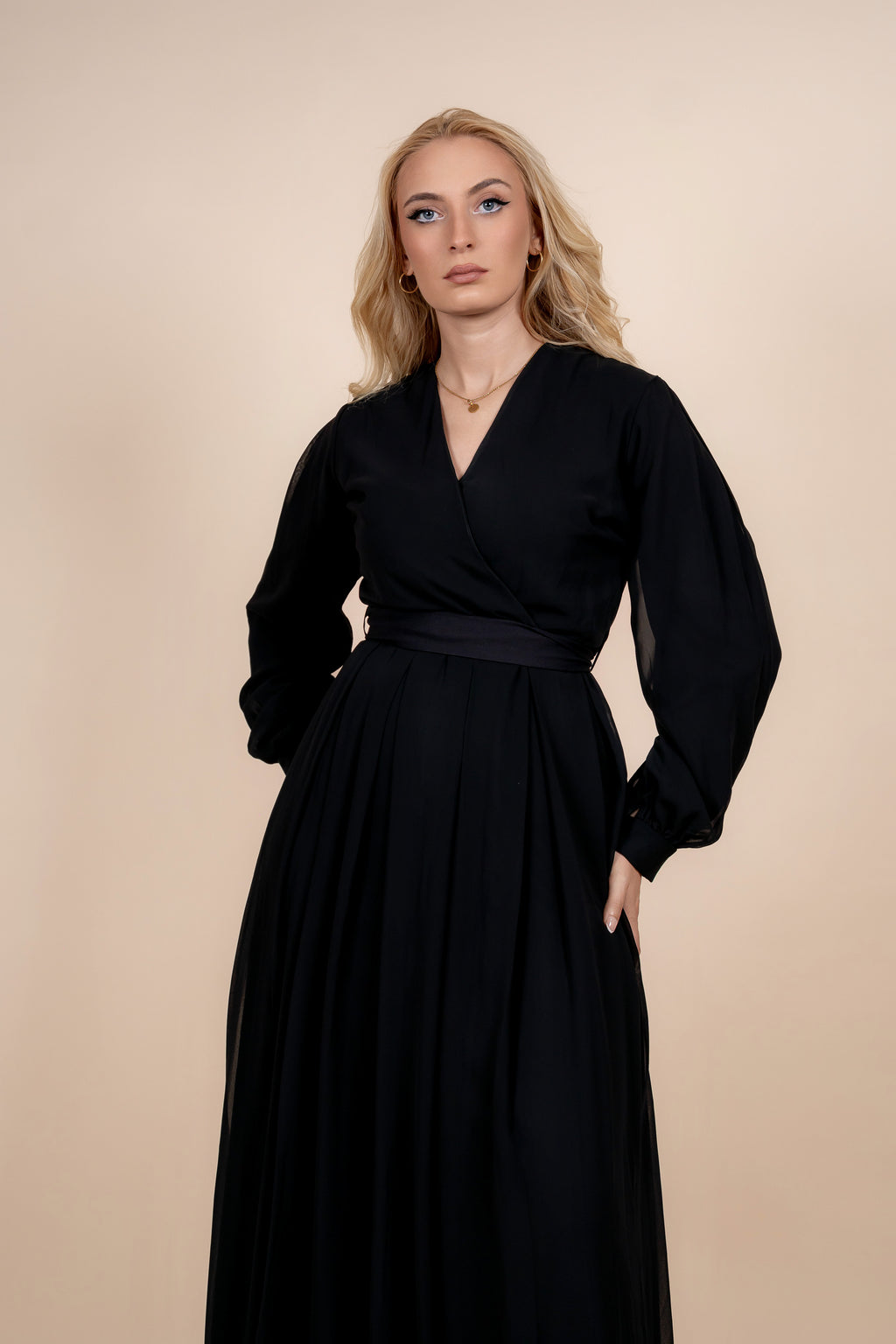 Aluna - raskošna crna svečana haljina sa til slojevima