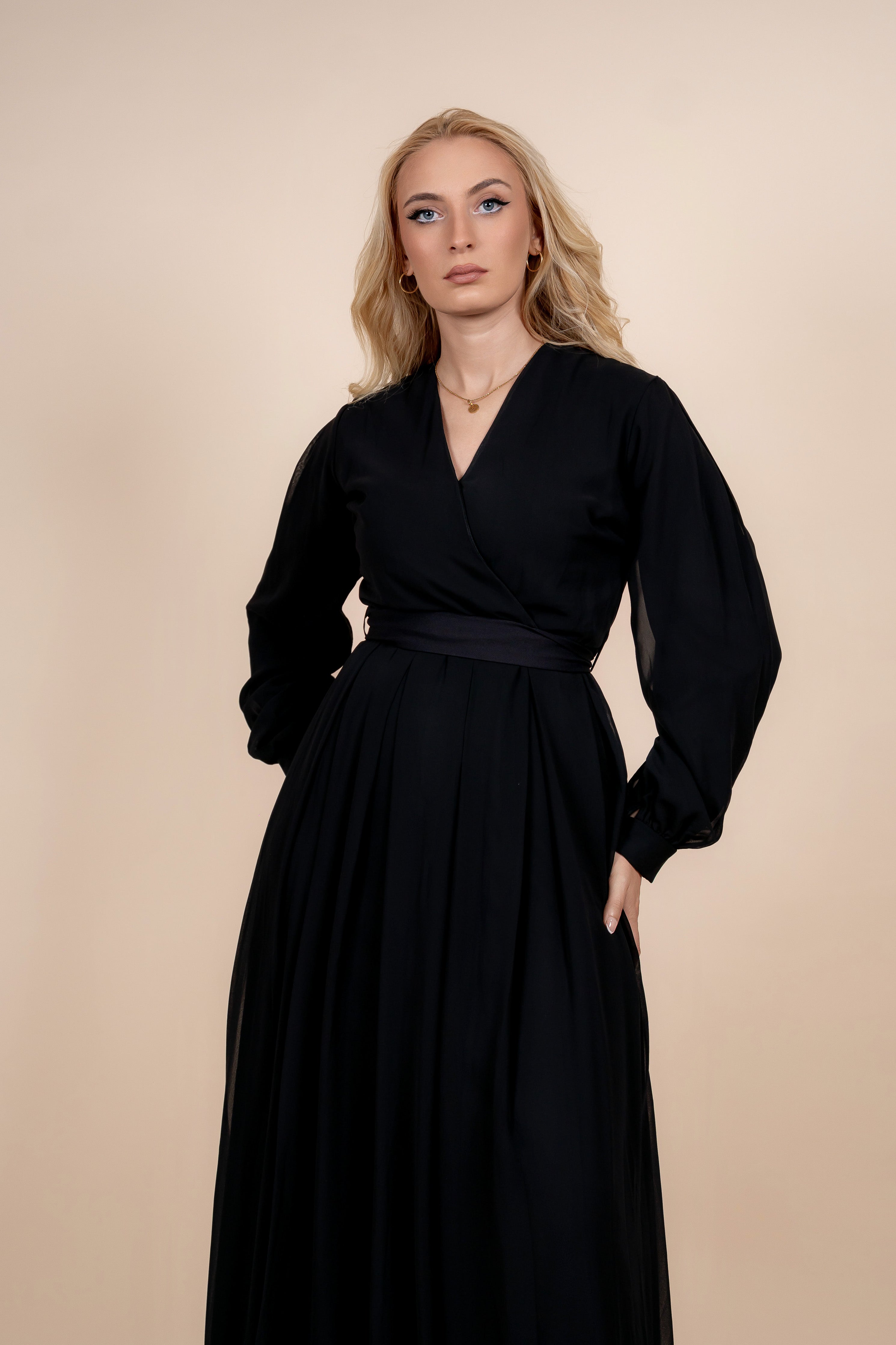 Aluna - raskošna crna svečana haljina sa til slojevima