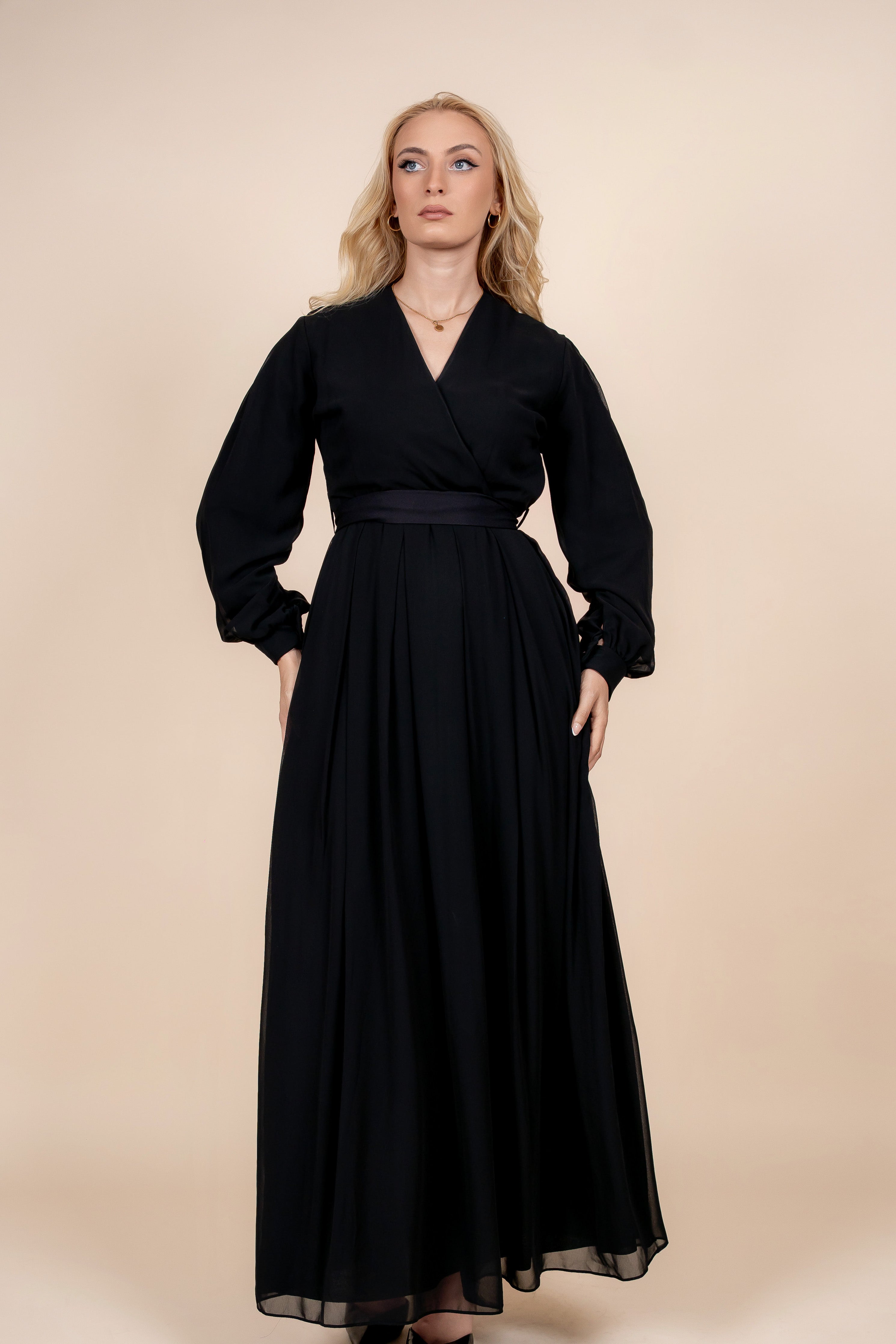 Aluna - raskošna crna svečana haljina sa til slojevima