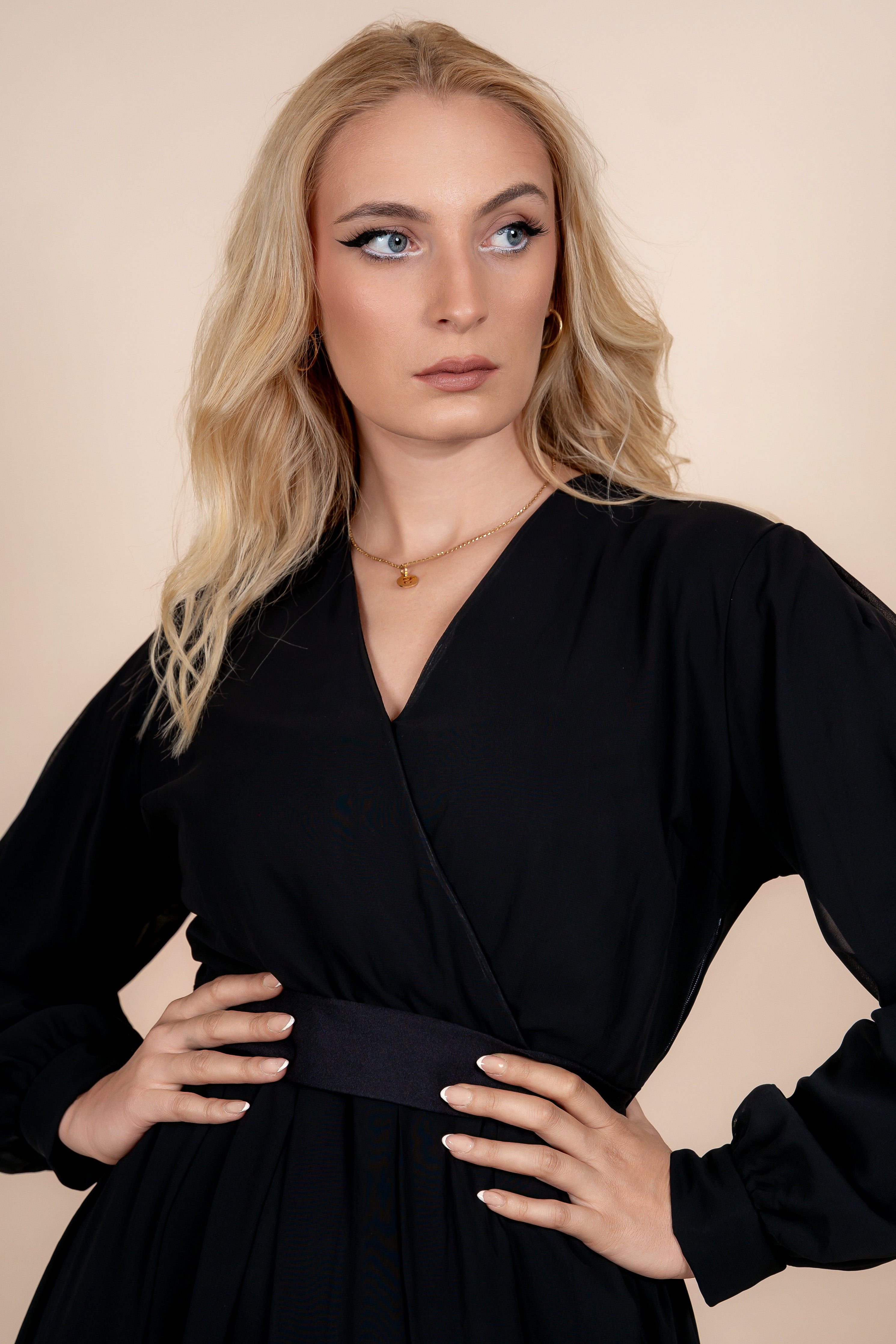 Aluna - raskošna crna svečana haljina sa til slojevima