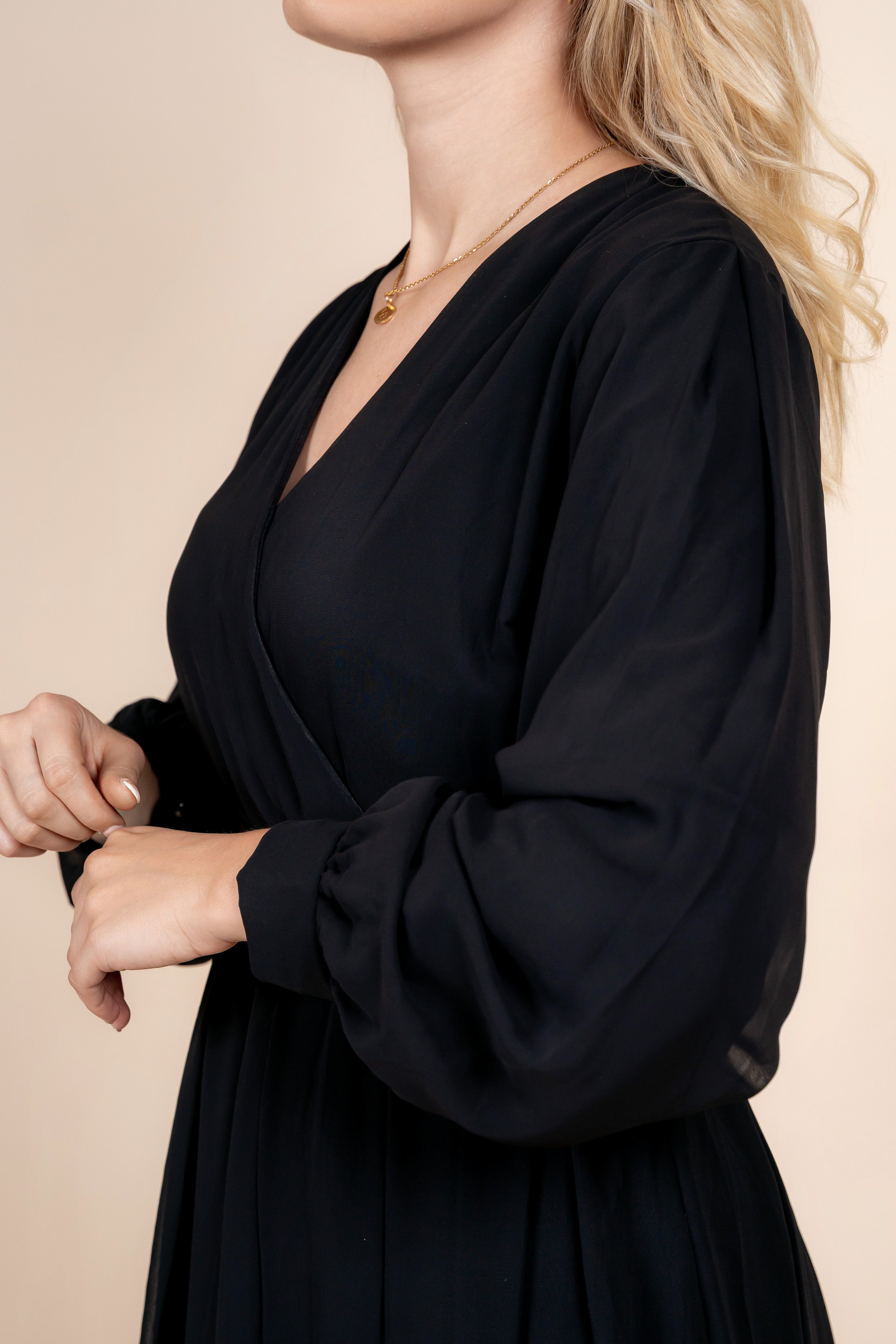 Aluna - raskošna crna svečana haljina sa til slojevima