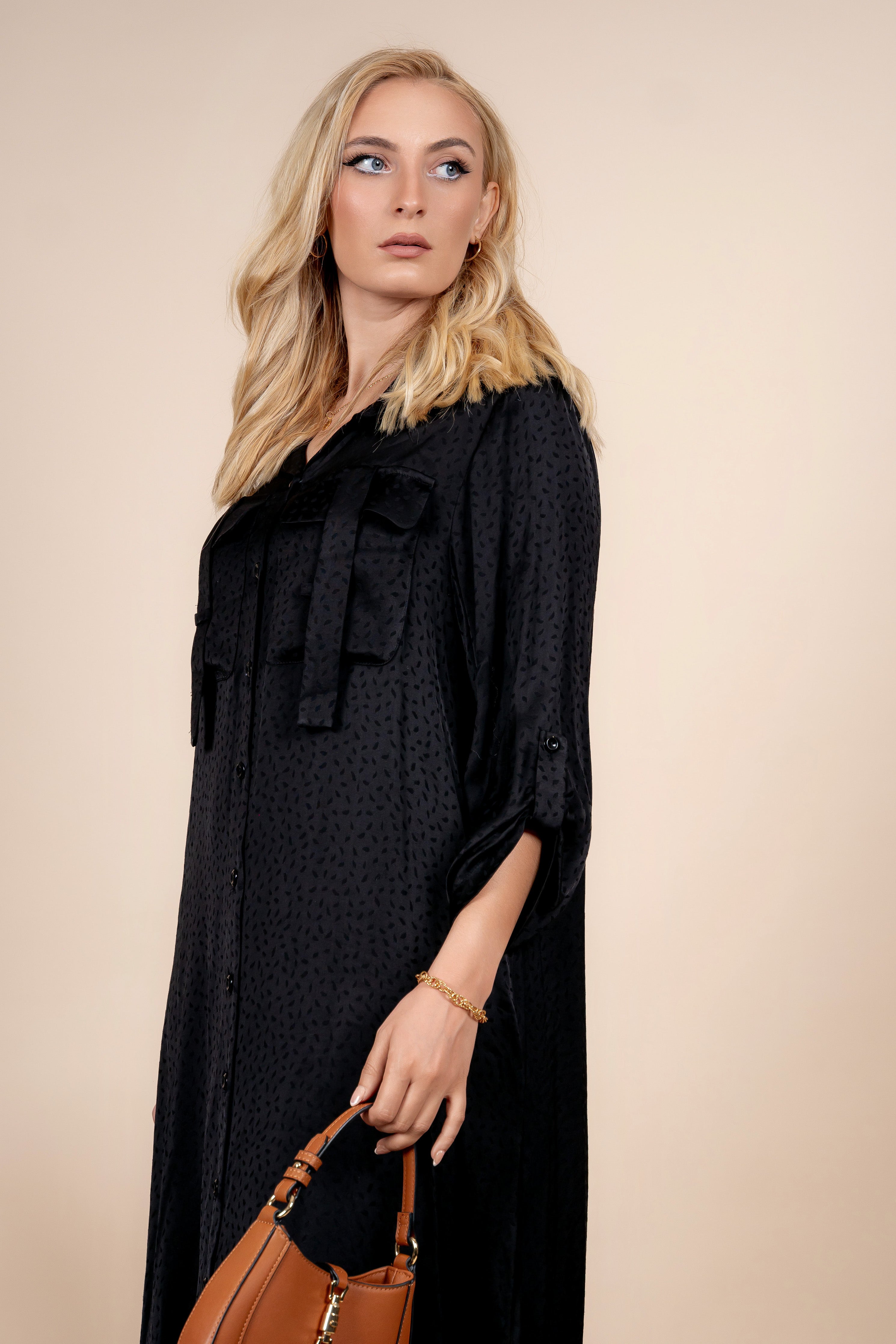 Leona – elegantna satenska haljina košulja kroja za svaki dan