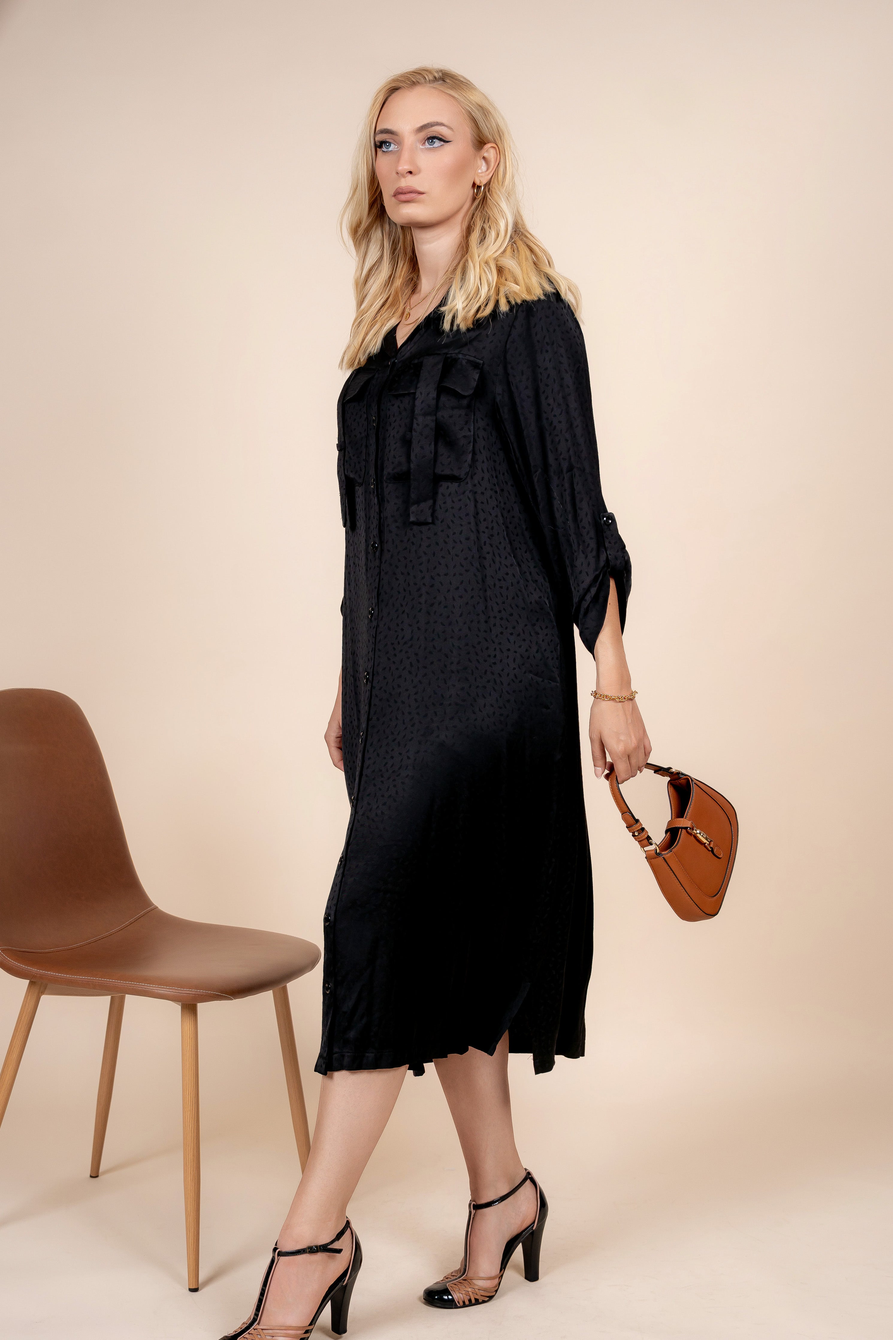 Leona – elegantna satenska haljina košulja kroja za svaki dan