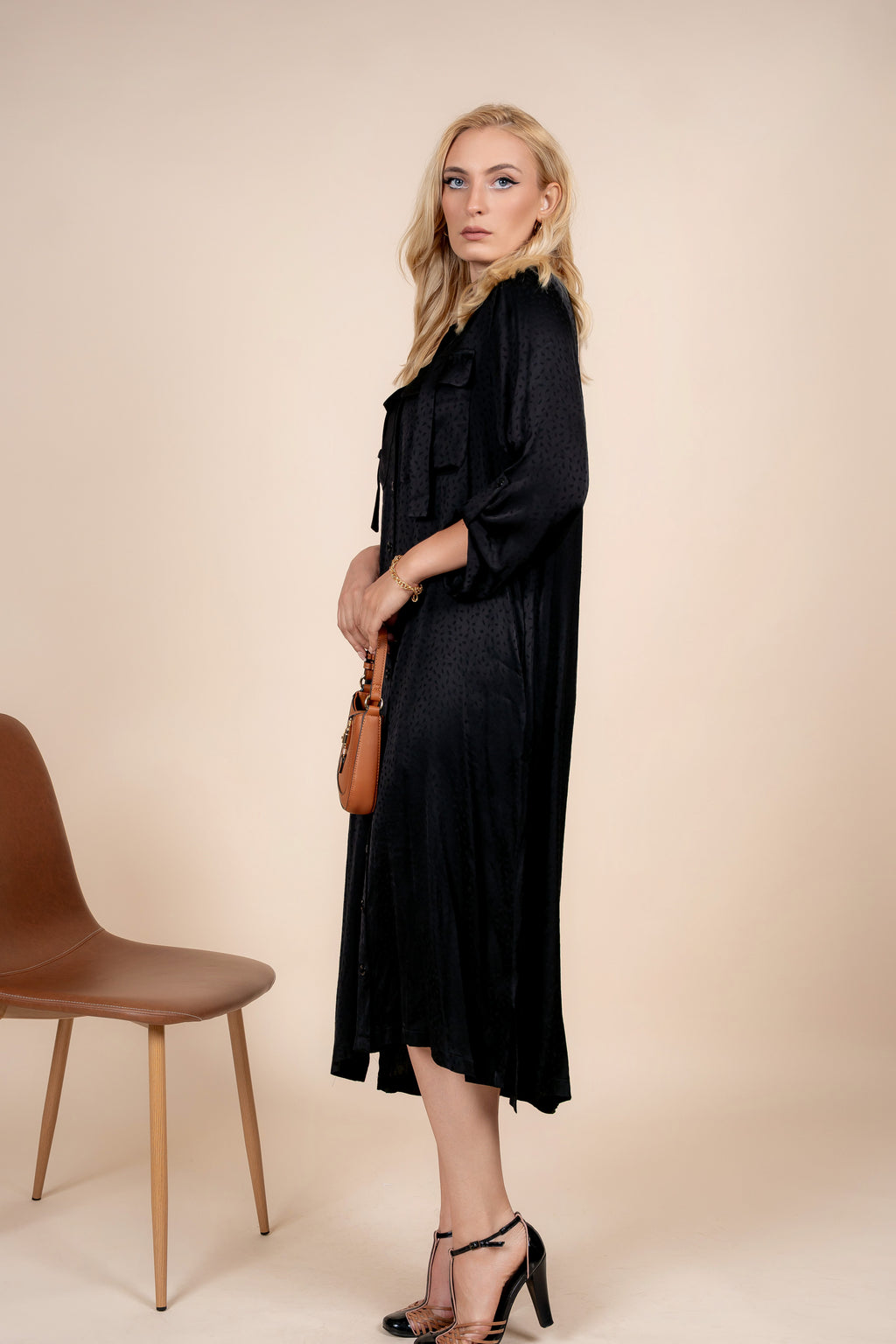Leona – elegantna satenska haljina košulja kroja za svaki dan
