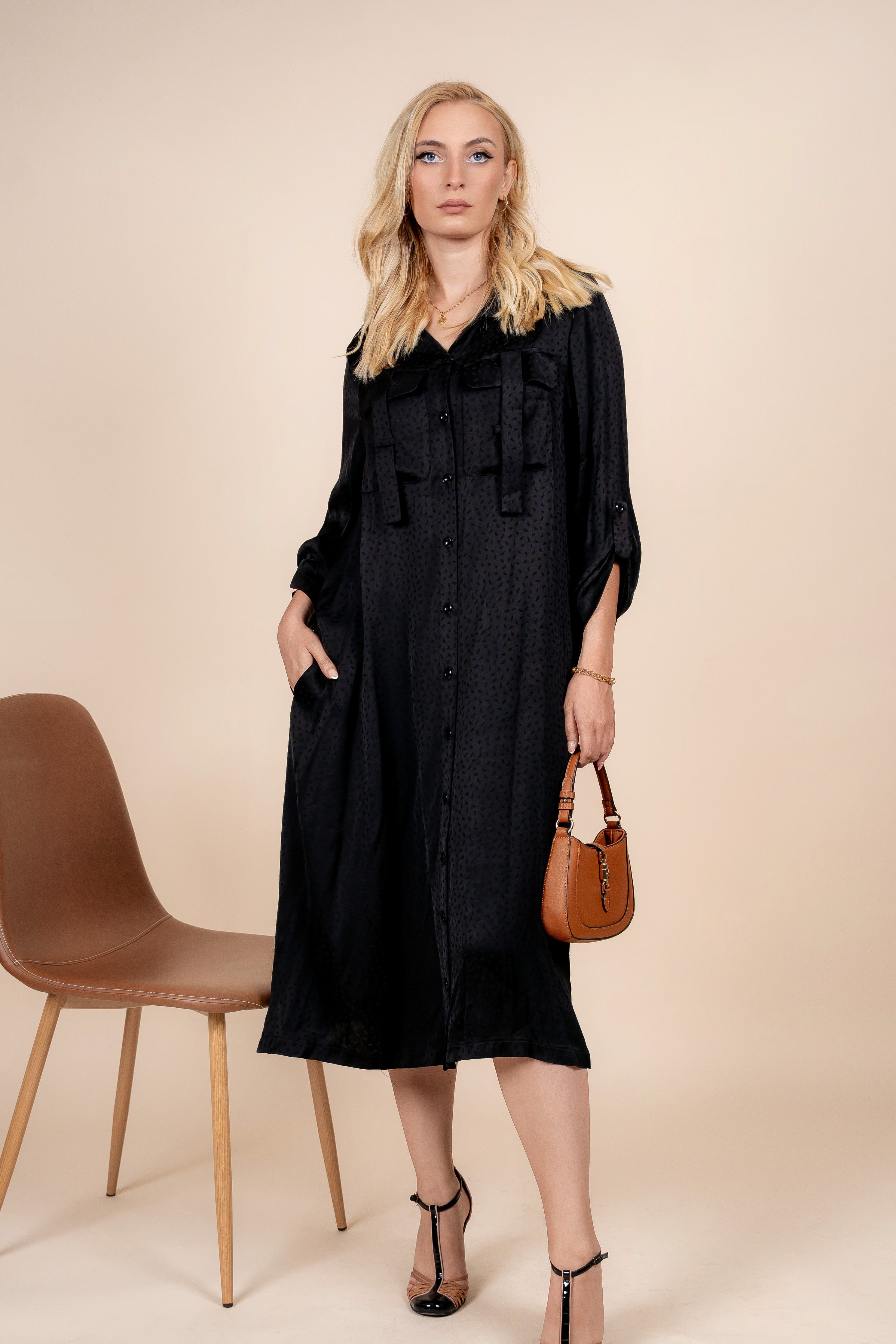 Leona – elegantna satenska haljina košulja kroja za svaki dan