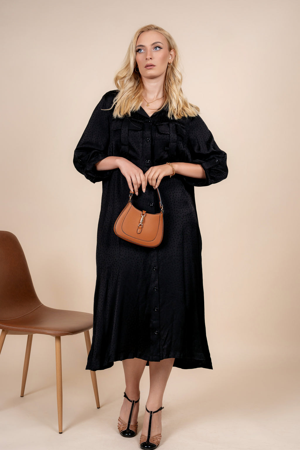 Leona – elegantna satenska haljina košulja kroja za svaki dan