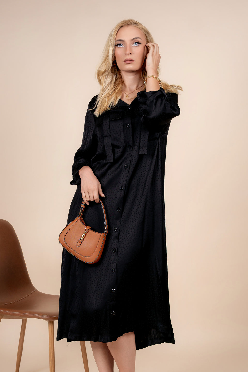 Leona – elegantna satenska haljina košulja kroja za svaki dan