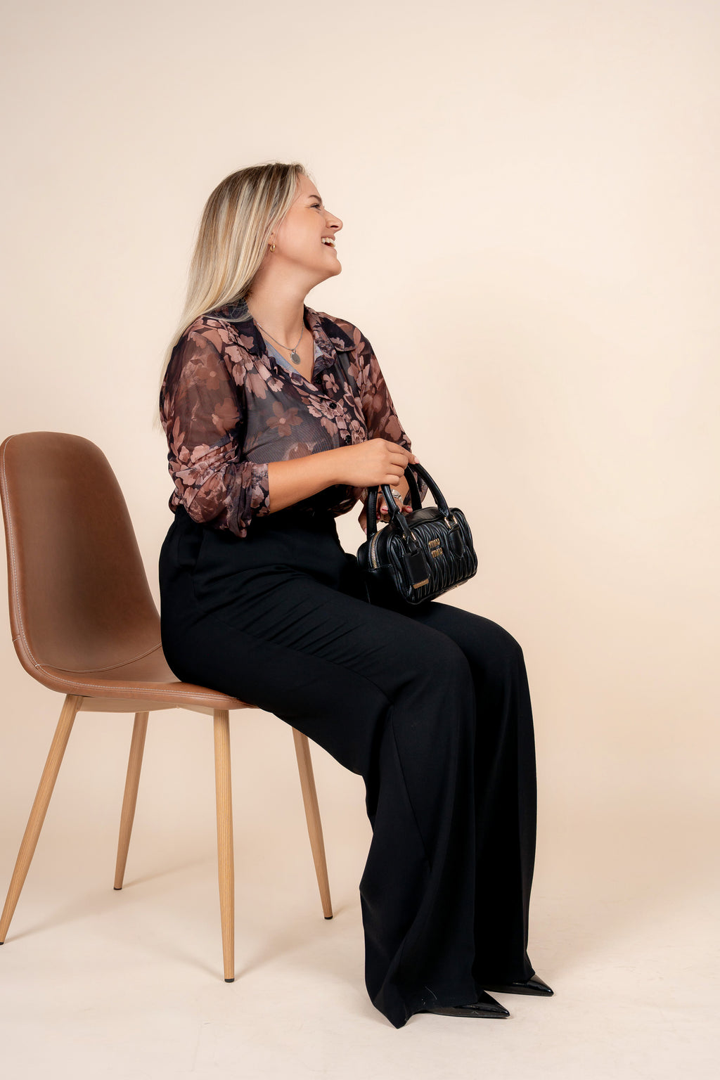 Hlače - elegantne crne hlače sa gumom u struku