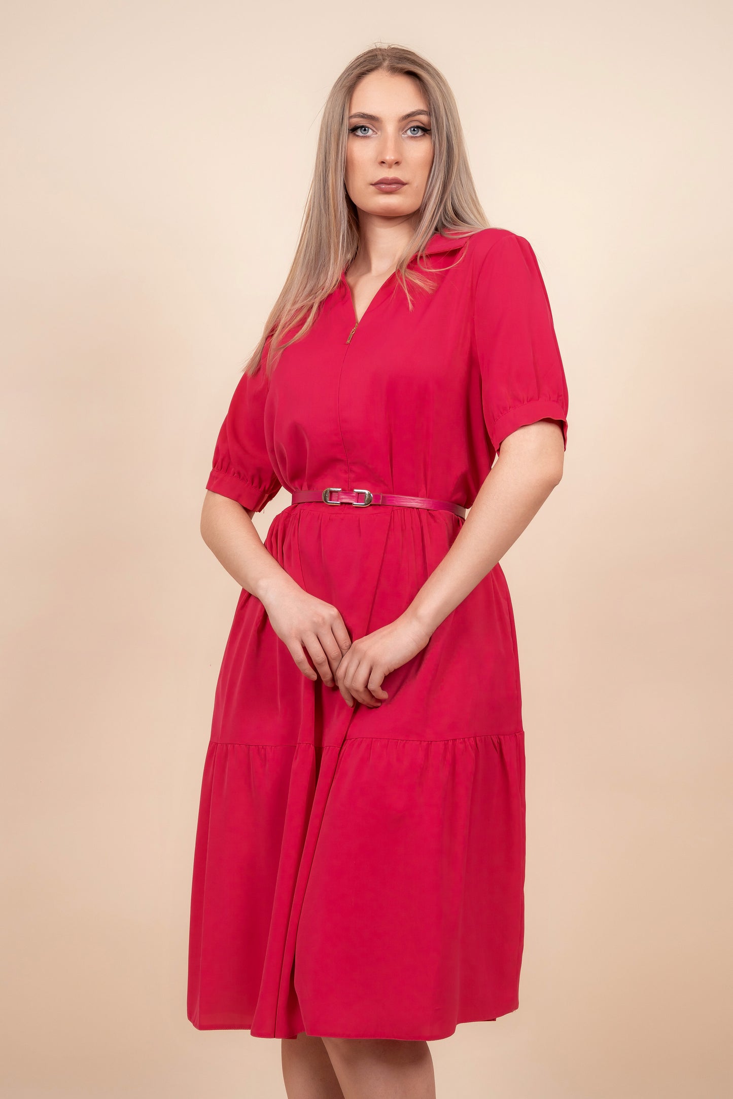 Nina - suptilna i elegantna crvena haljina
