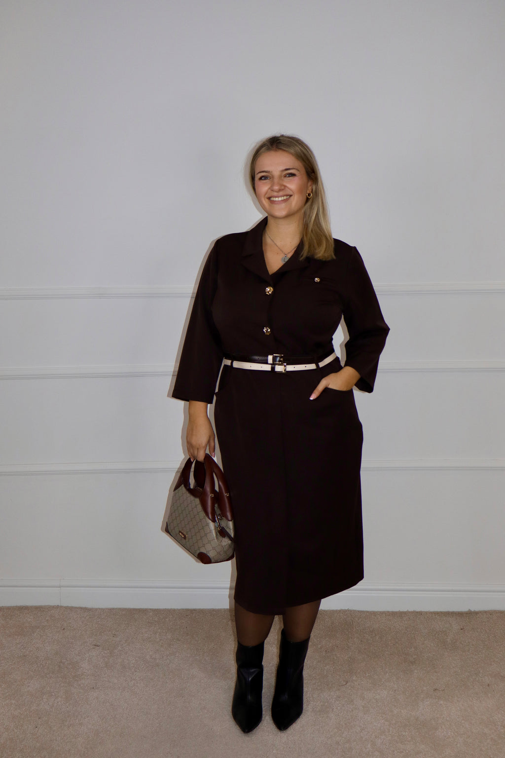 Mia haljina – suptilna elegancija za svaku priliku